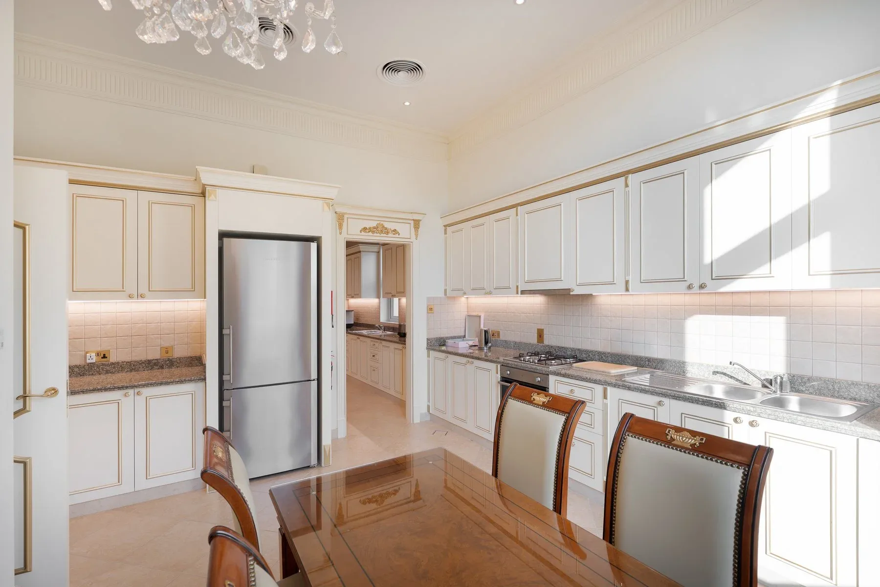 Exquisitely Designed & Furnished Villa on Palm — photograph 5