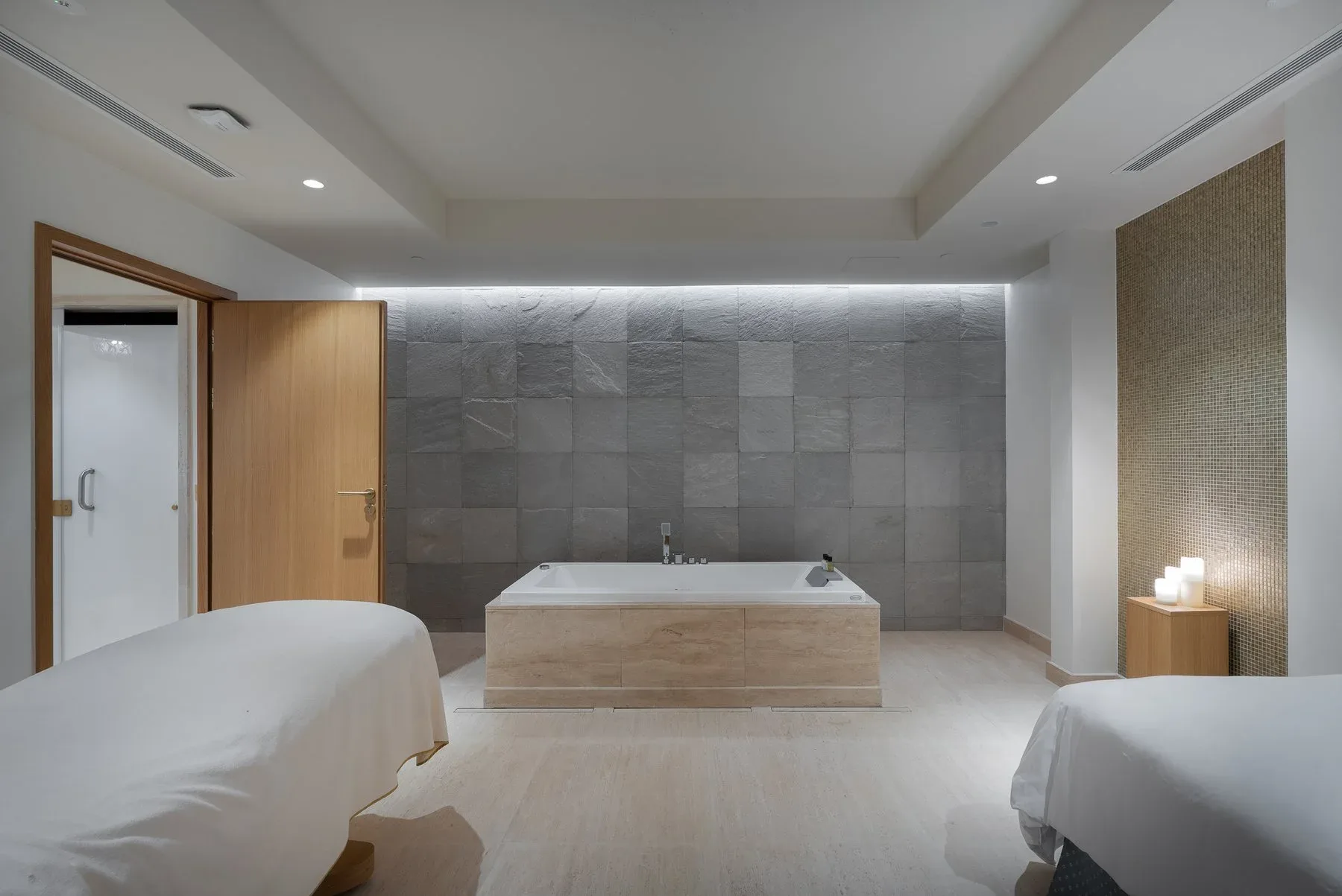 Exquisitely Designed & Furnished Villa on Palm — photograph 7