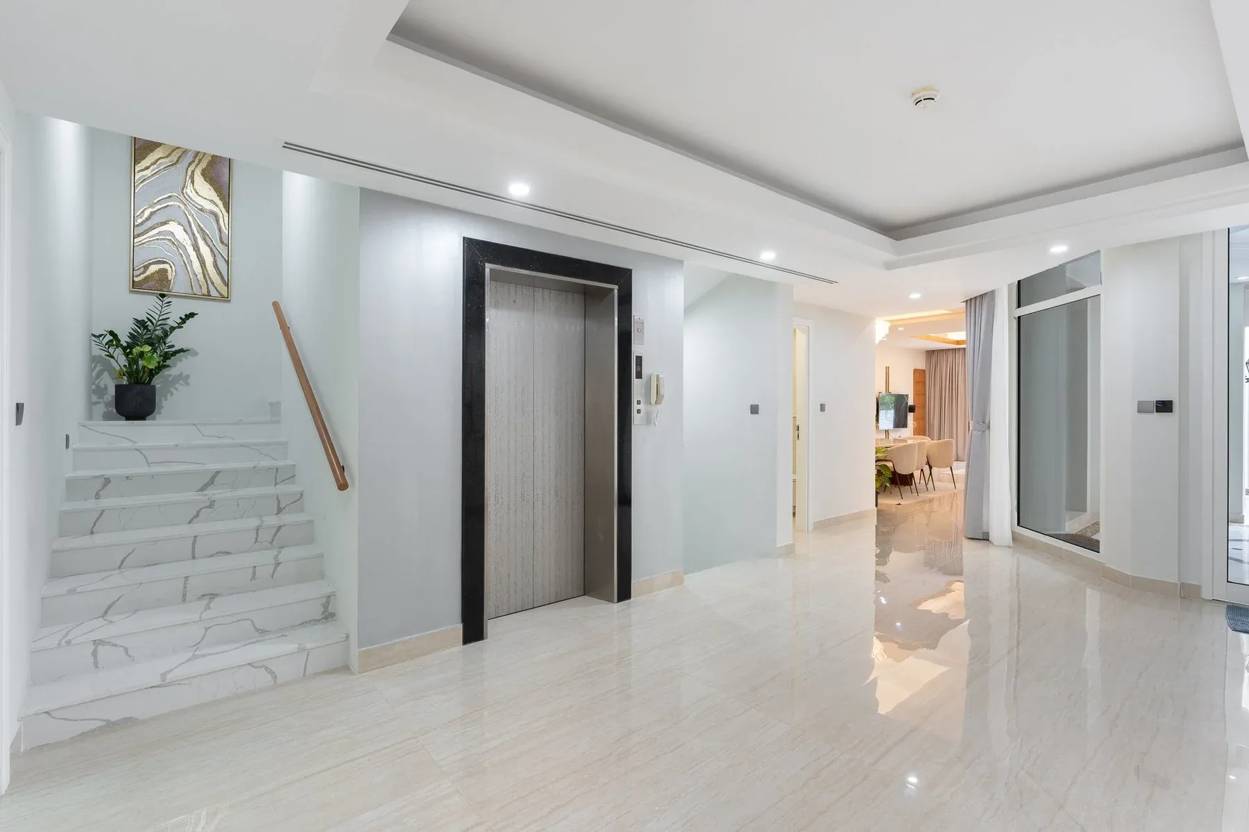 Resort-Like Beachfront Villa on Palm Jumeirah — photograph 7