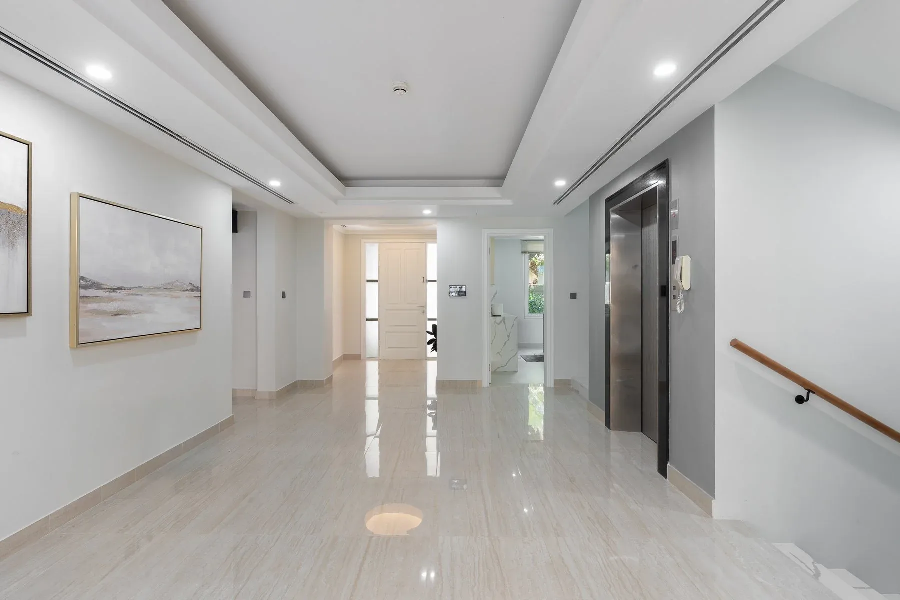 Resort-Like Beachfront Villa on Palm Jumeirah — photograph 9