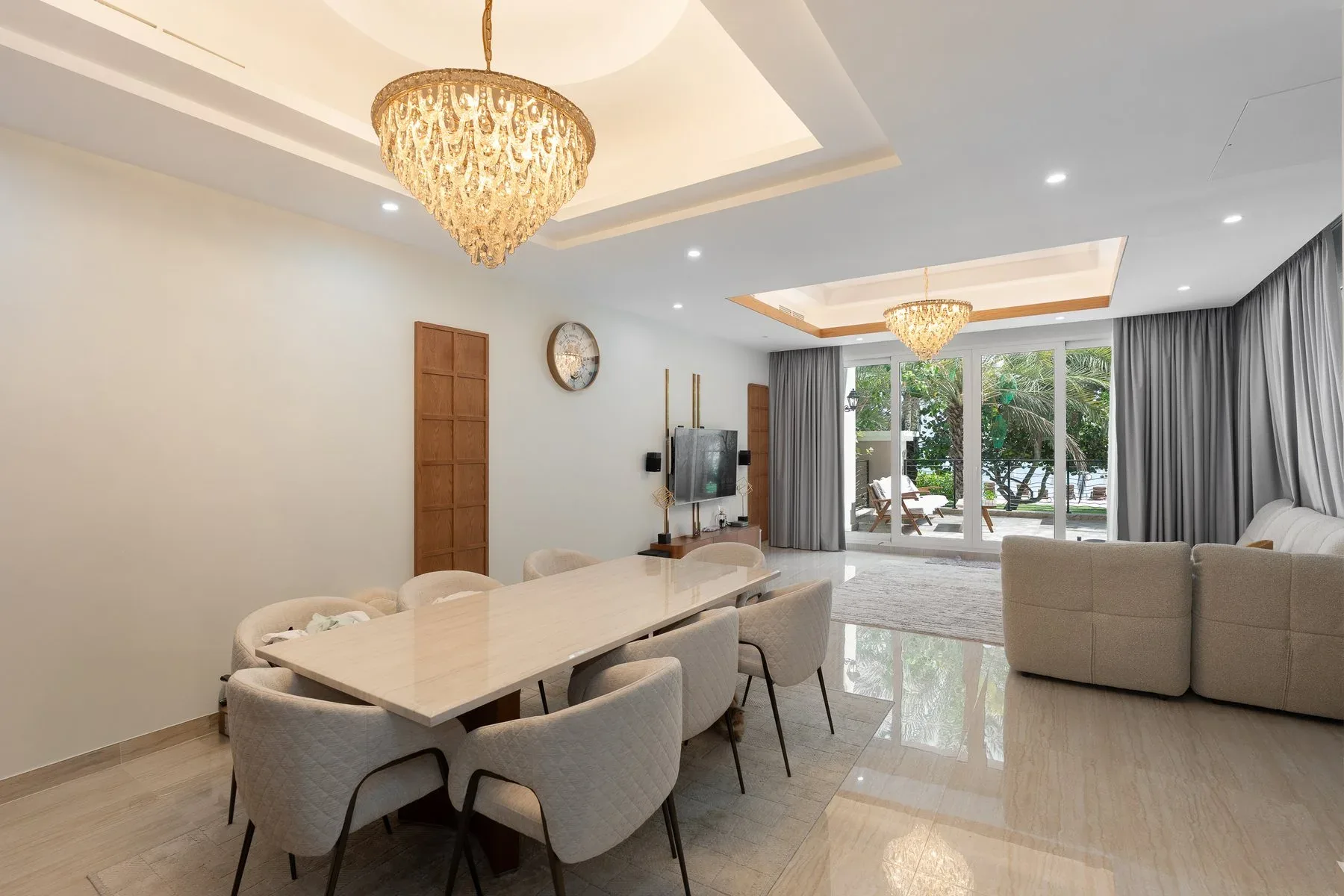 Resort-Like Beachfront Villa on Palm Jumeirah — photograph 8