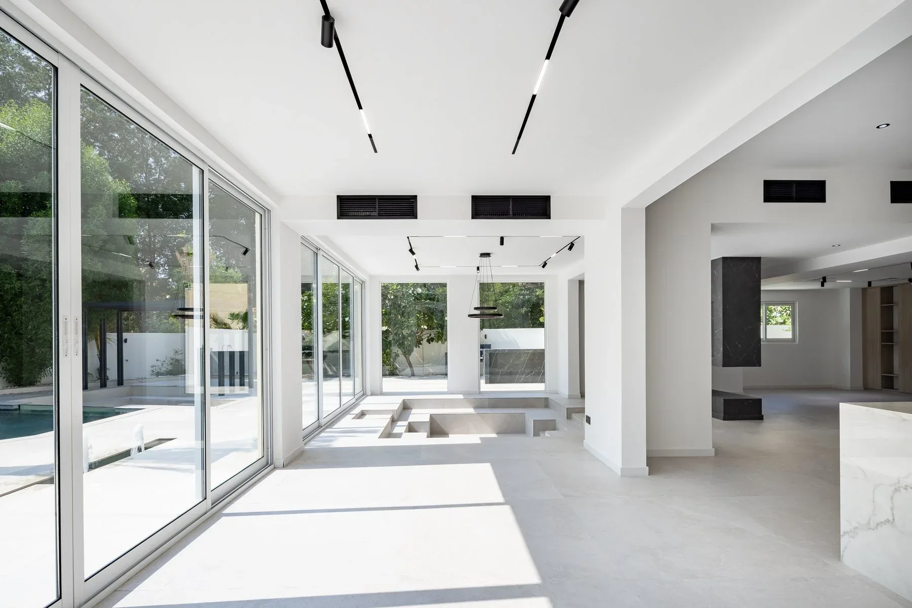 Private Upgraded Meadows Home Within Cul-De-Sac — photograph 2