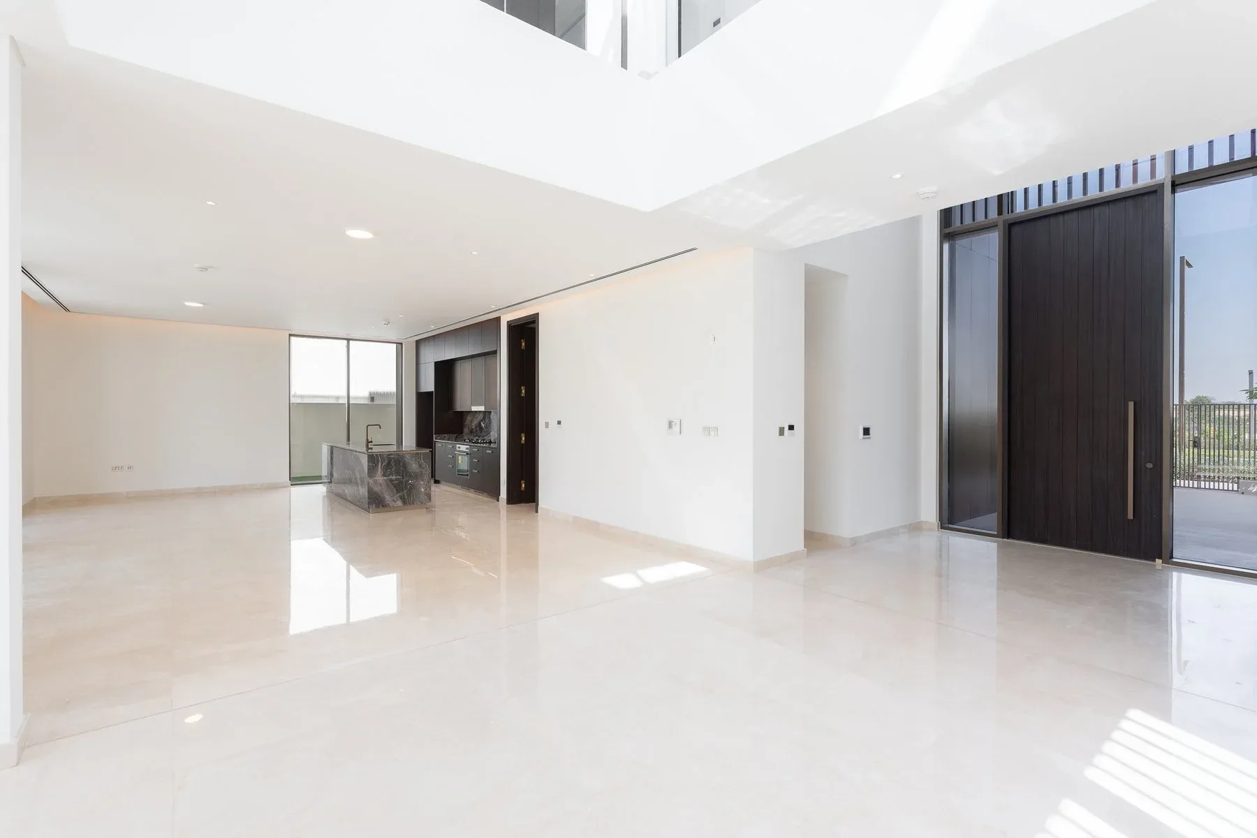 Expansive Branded Villa With Park Views in DHE — photograph 3