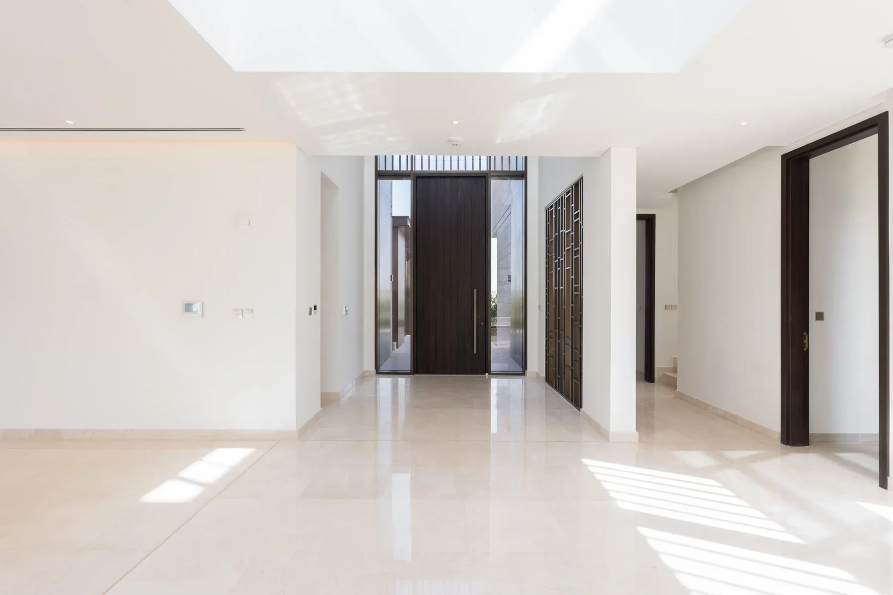 Expansive Branded Villa With Park Views in DHE — photograph 2