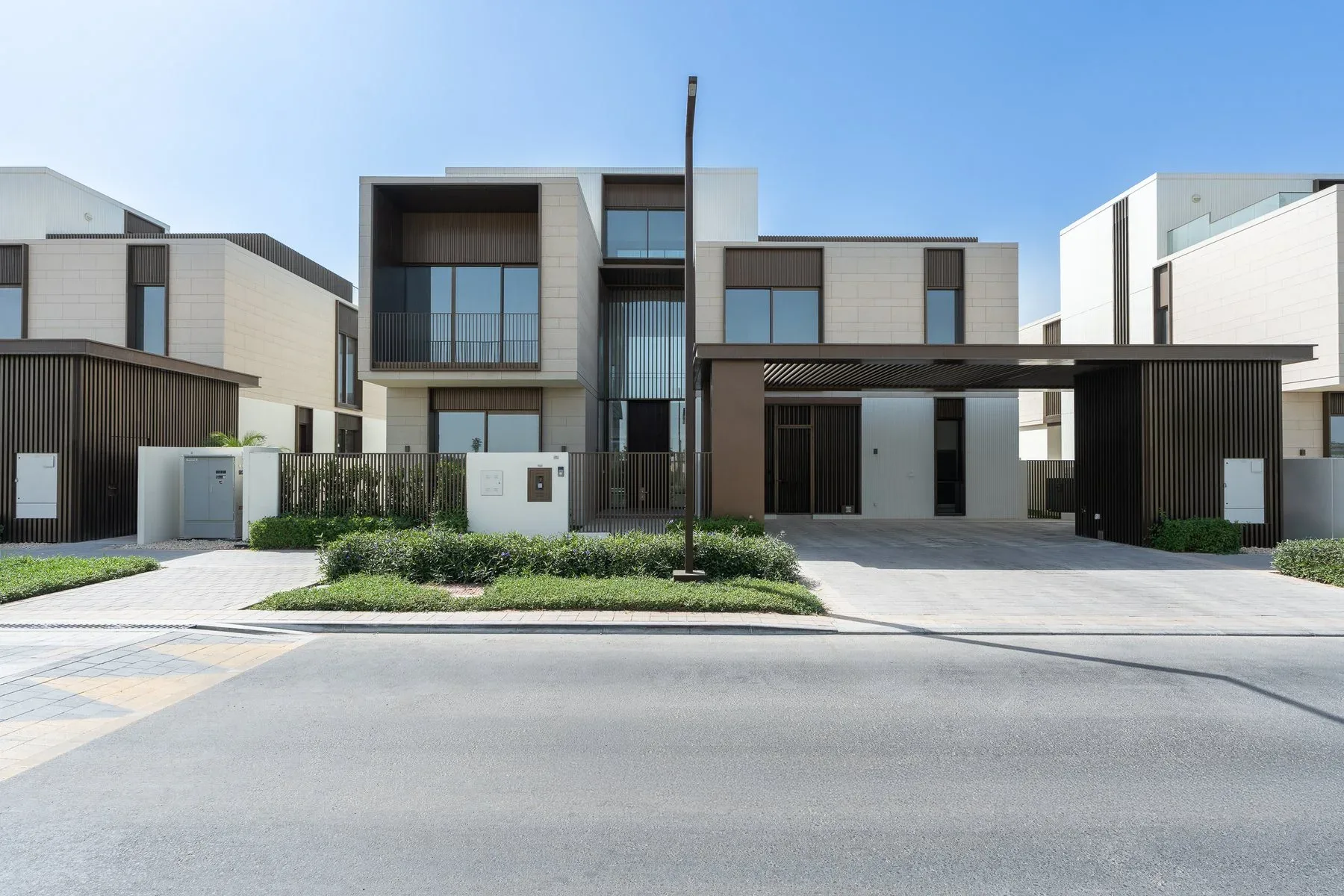 Expansive Branded Villa With Park Views in DHE — photograph 1
