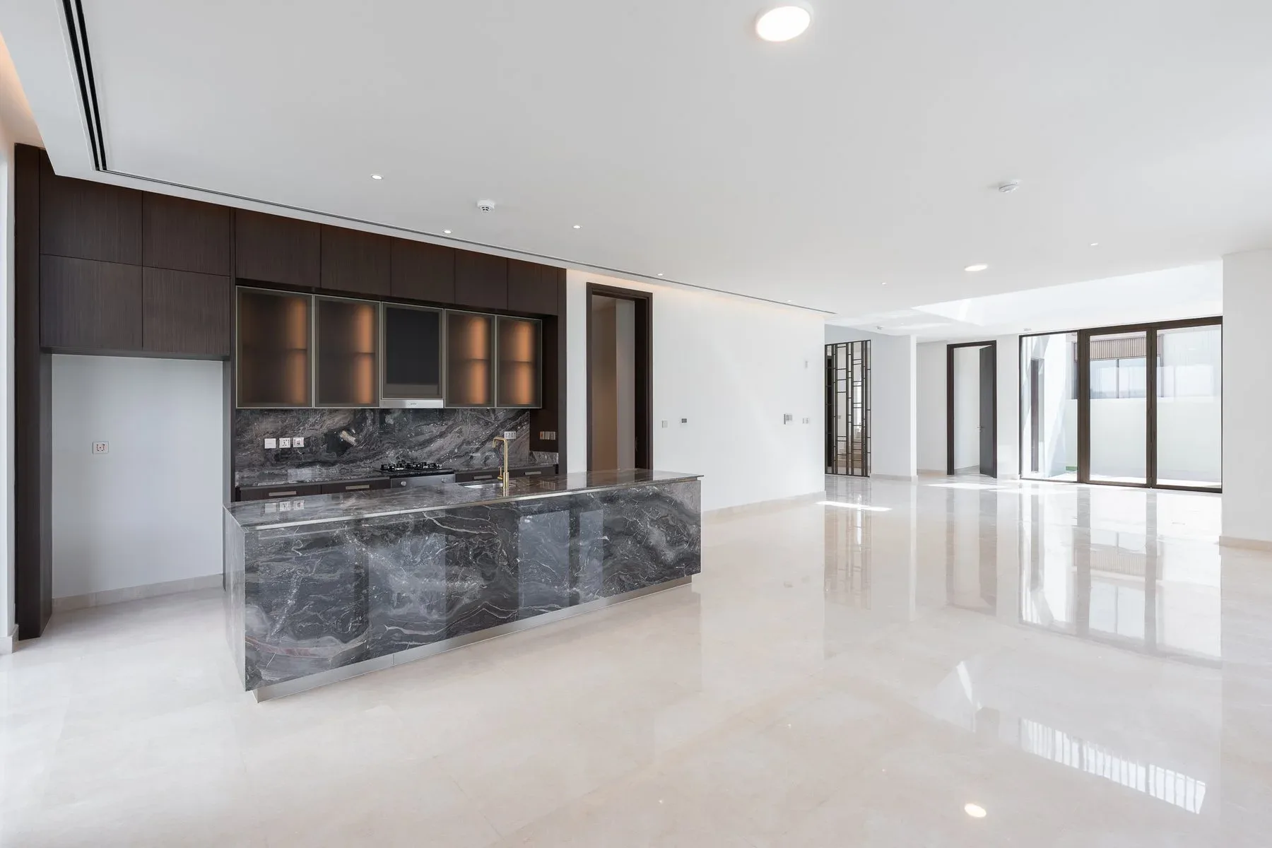 Expansive Branded Villa With Park Views in DHE — photograph 4
