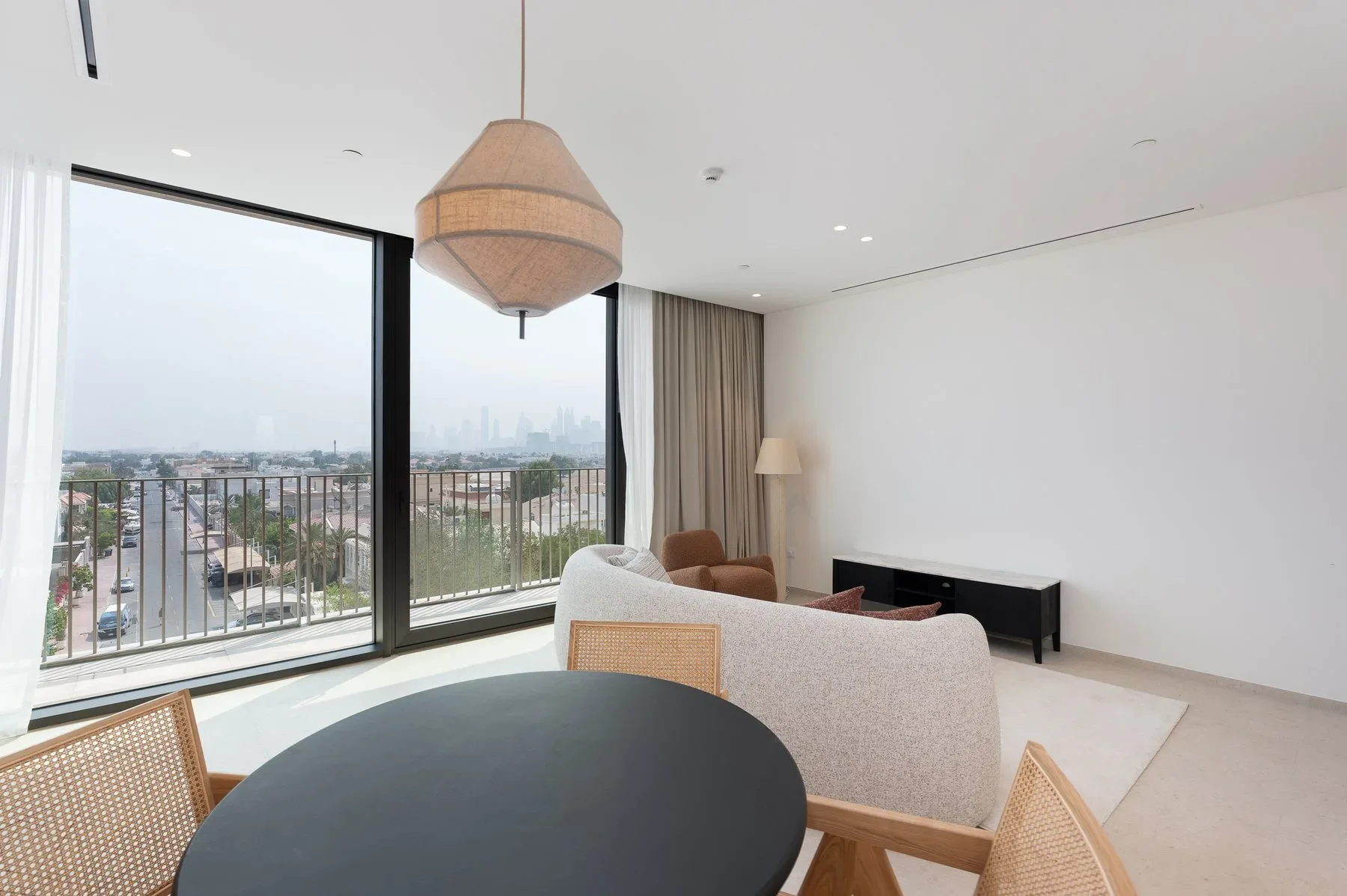 Turnkey Jumeirah Apartment With Burj Khalifa Views — photograph 3