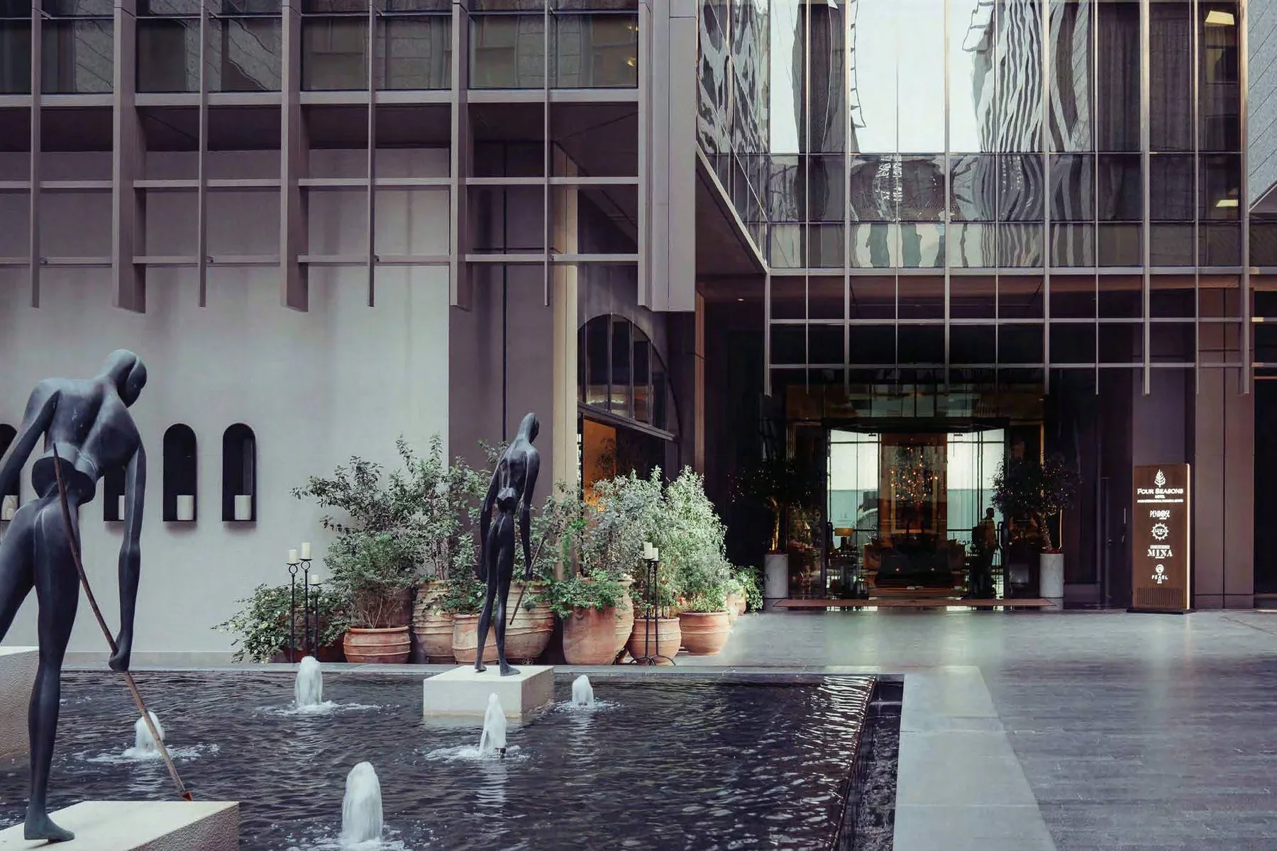 Extraordinary Four Seasons Apartment in DIFC — photograph 7