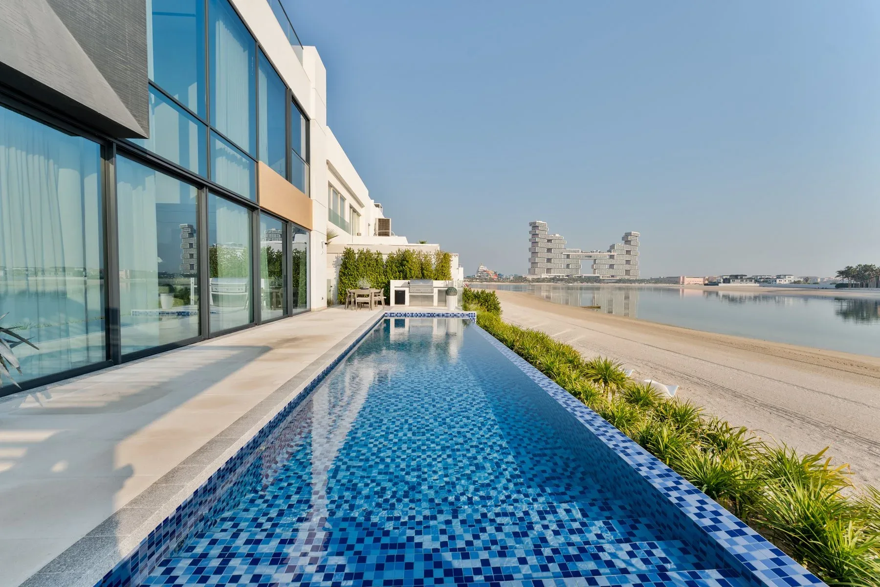 Stunning Custom-Built Modern Villa on Palm Frond — photograph 1
