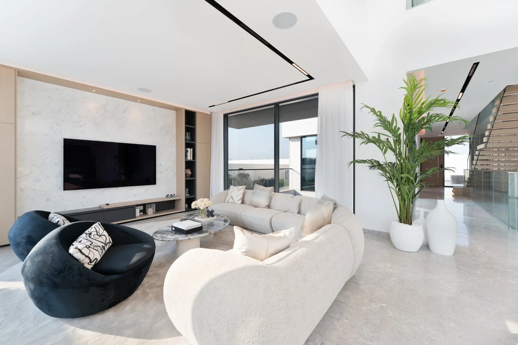 Stunning Custom-Built Modern Villa on Palm Frond — photograph 5