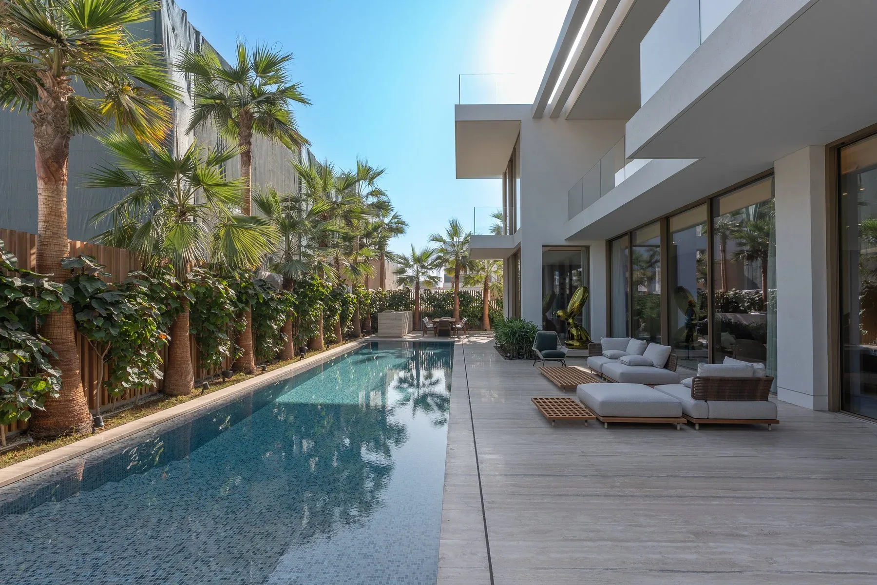 Custom La Mer Villa with Roof Terrace — photograph 2