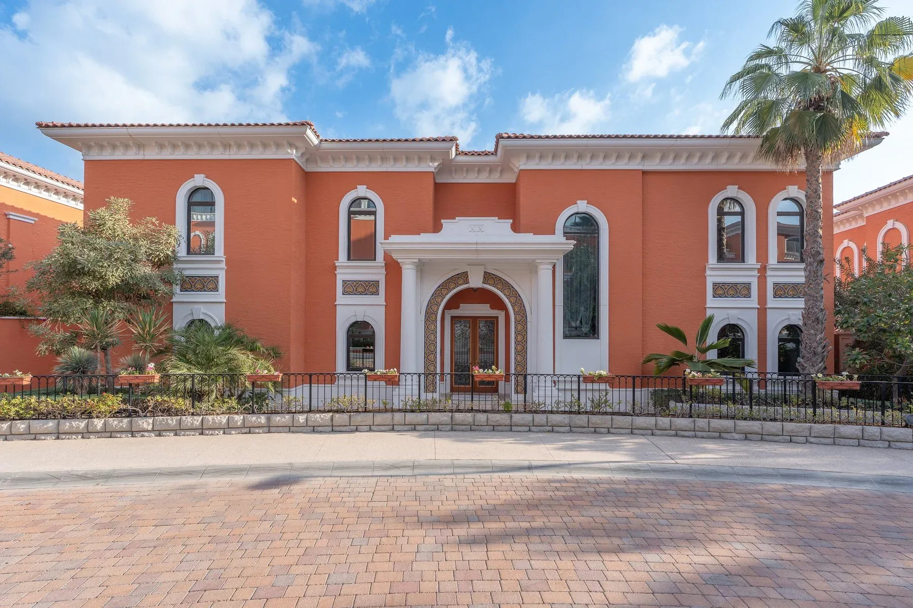 Mediterranean Waterfront Villa on Palm Jumeirah — photograph 2