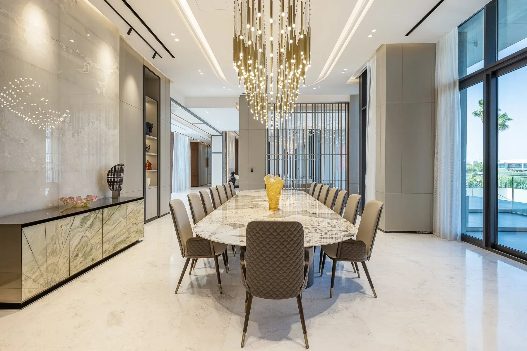 Luxurious 8-Bedroom Mansion with Panoramic Golf Course View — photograph 5