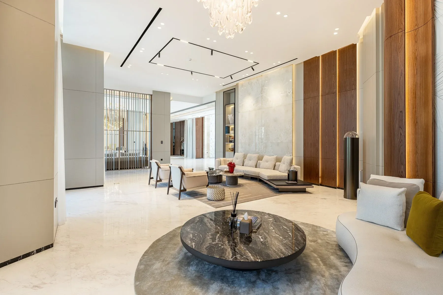 Luxurious 8-Bedroom Mansion with Panoramic Golf Course View — photograph 7