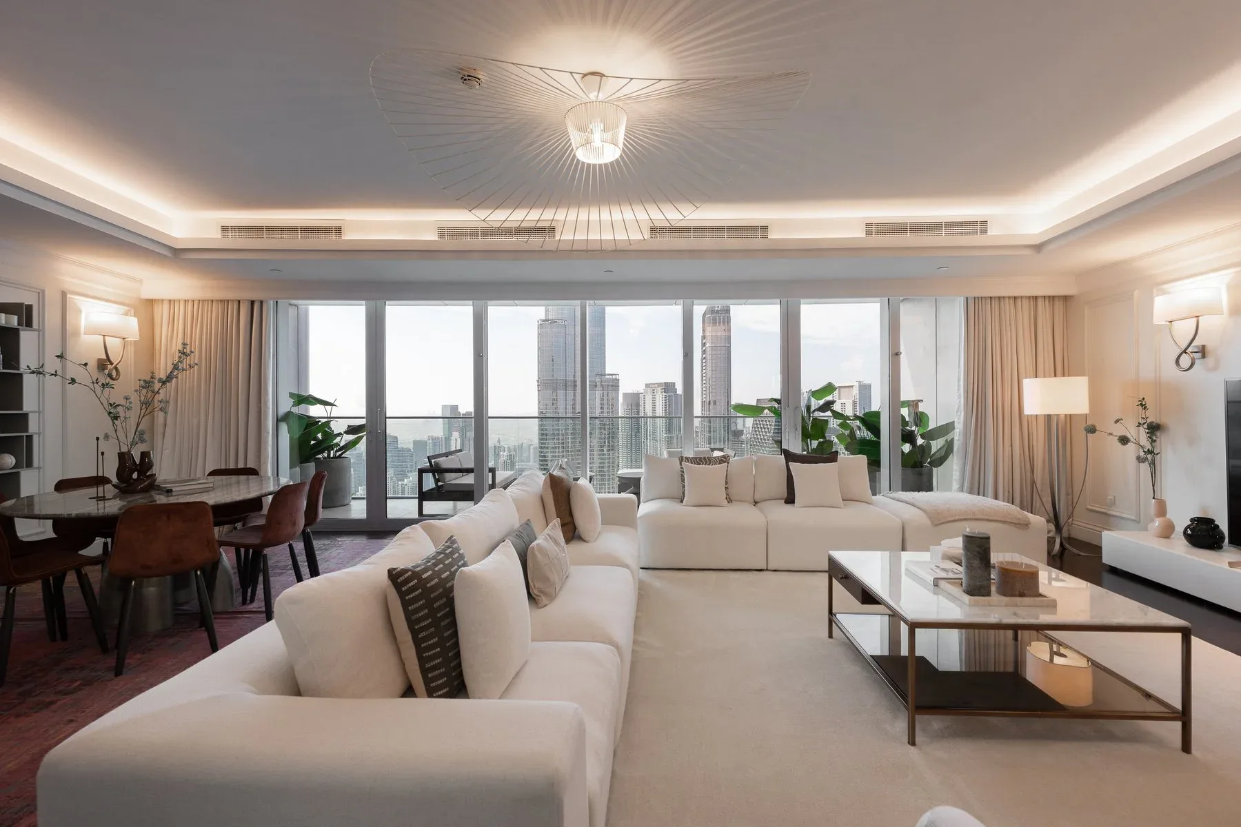 Upgraded Apartment with Sweeping Triple View — photograph 2