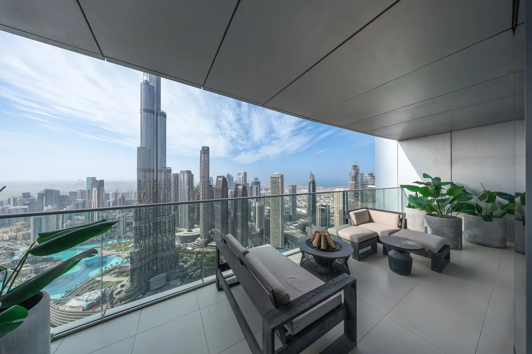 Upgraded Apartment with Sweeping Triple View — photograph 1