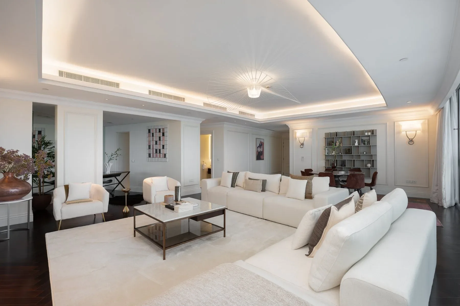 Upgraded Apartment with Sweeping Triple View — photograph 4