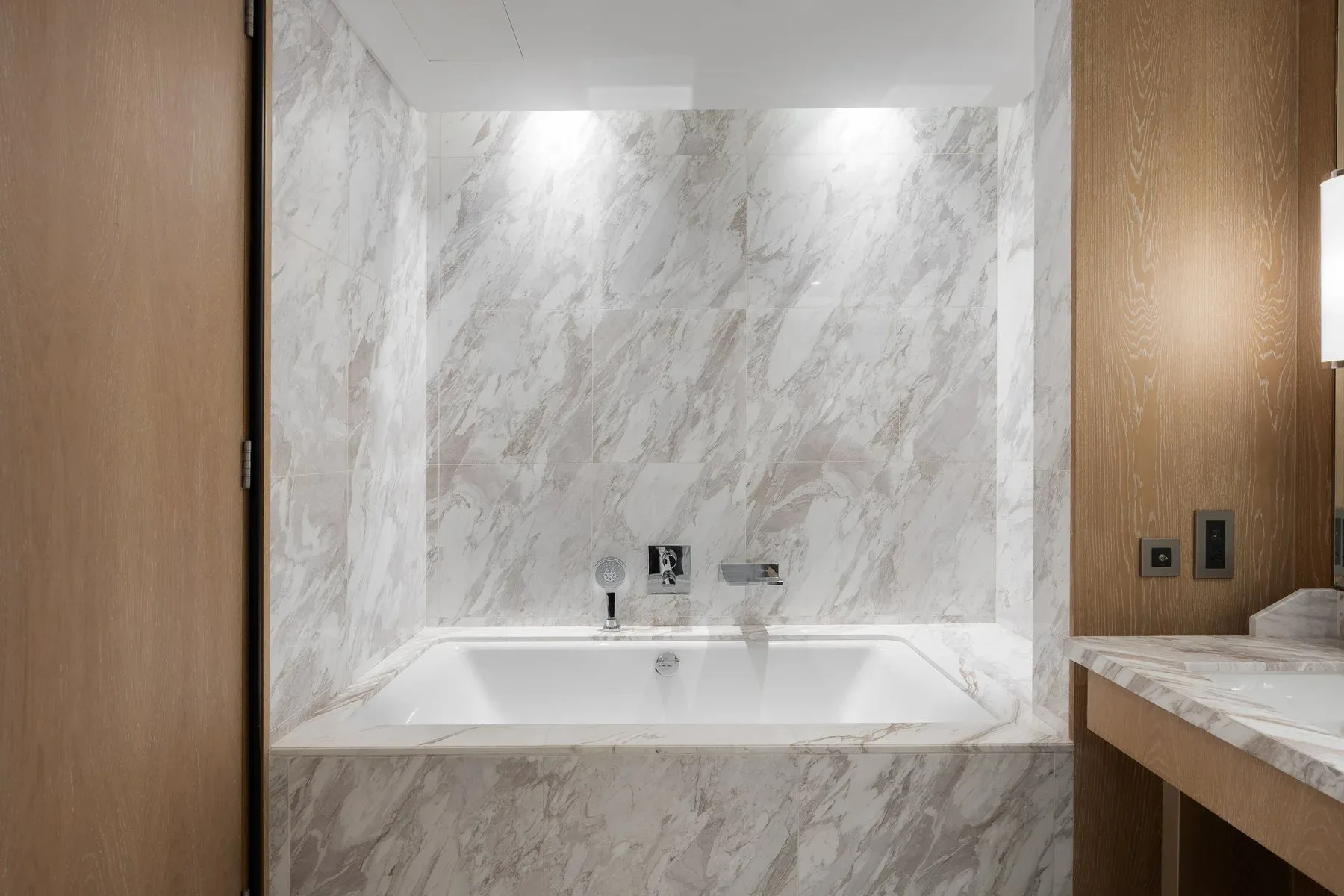 Upgraded Apartment in Waldorf Astoria, DIFC — photograph 5