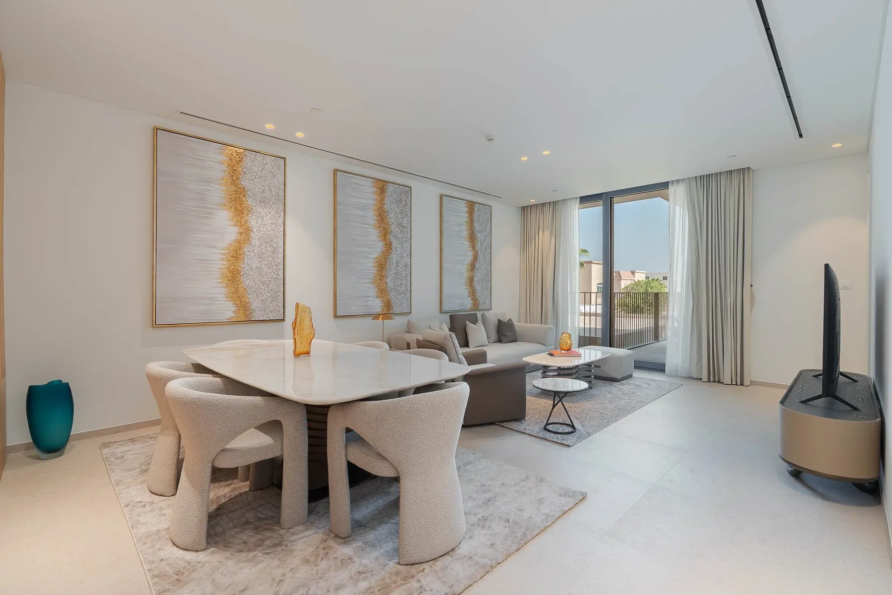 Furnished Eden House Residence on the Waterfront — photograph 1