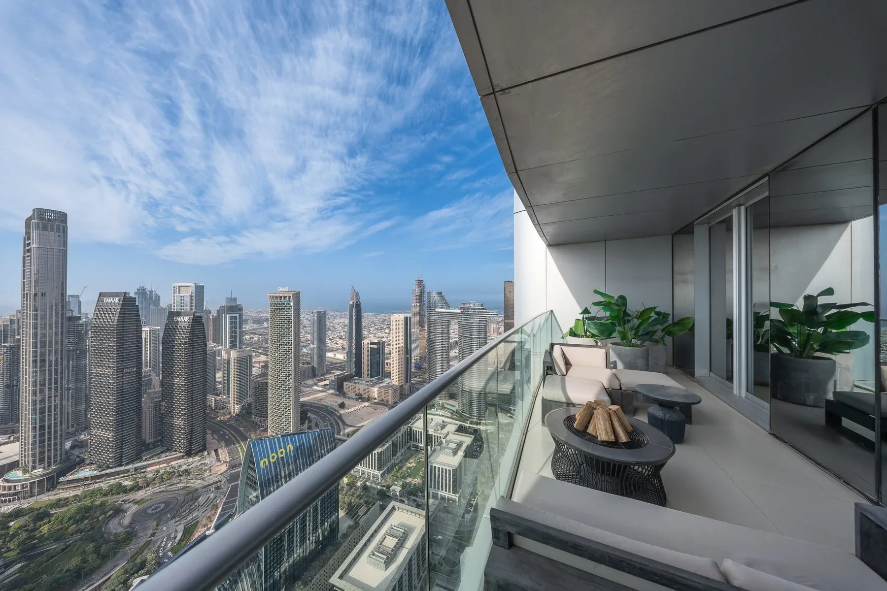 Upgraded Apartment with Sweeping Triple View — photograph 10