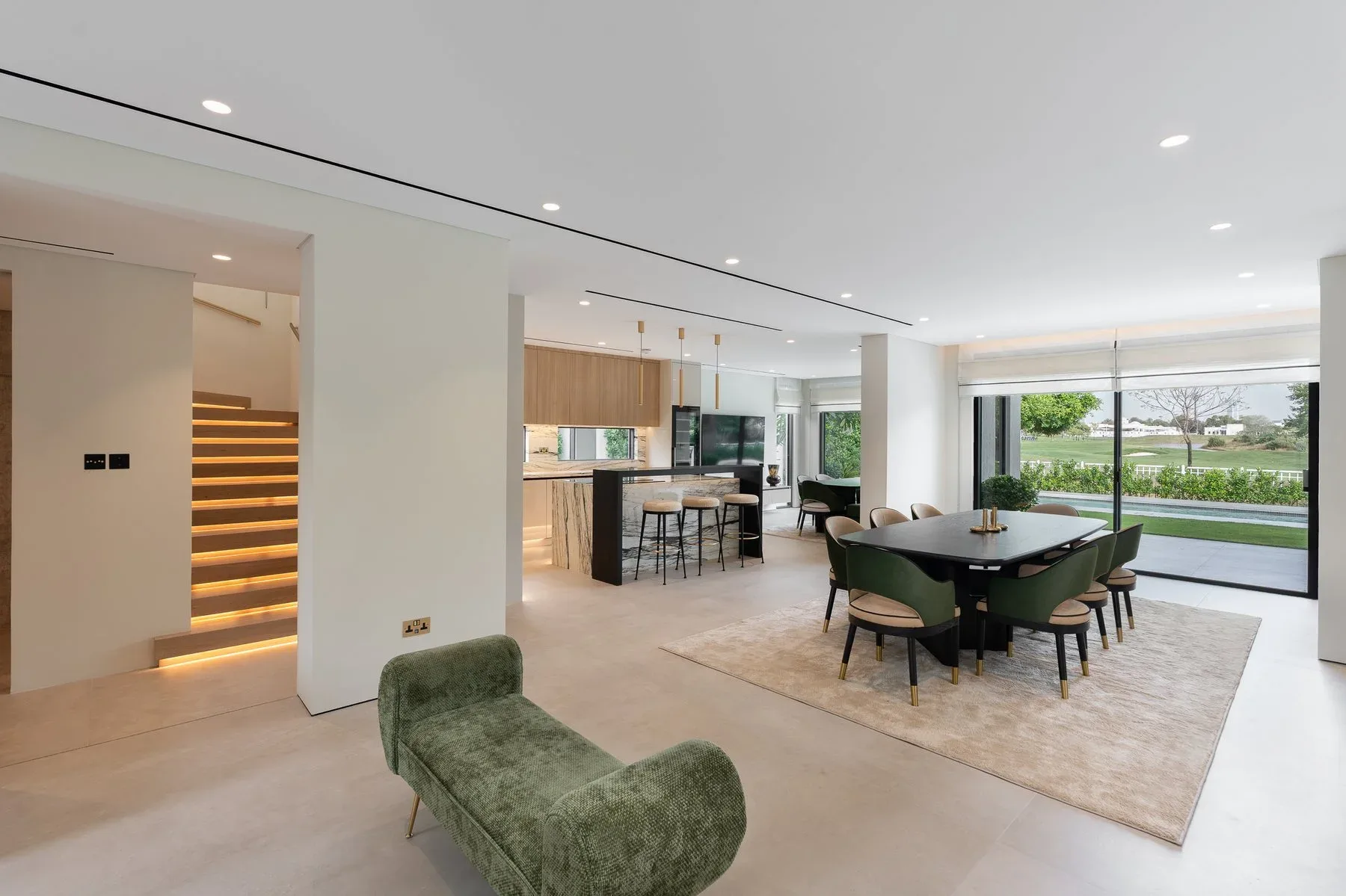 Upgraded Meadows Villa with Golf Course Views — photograph 6