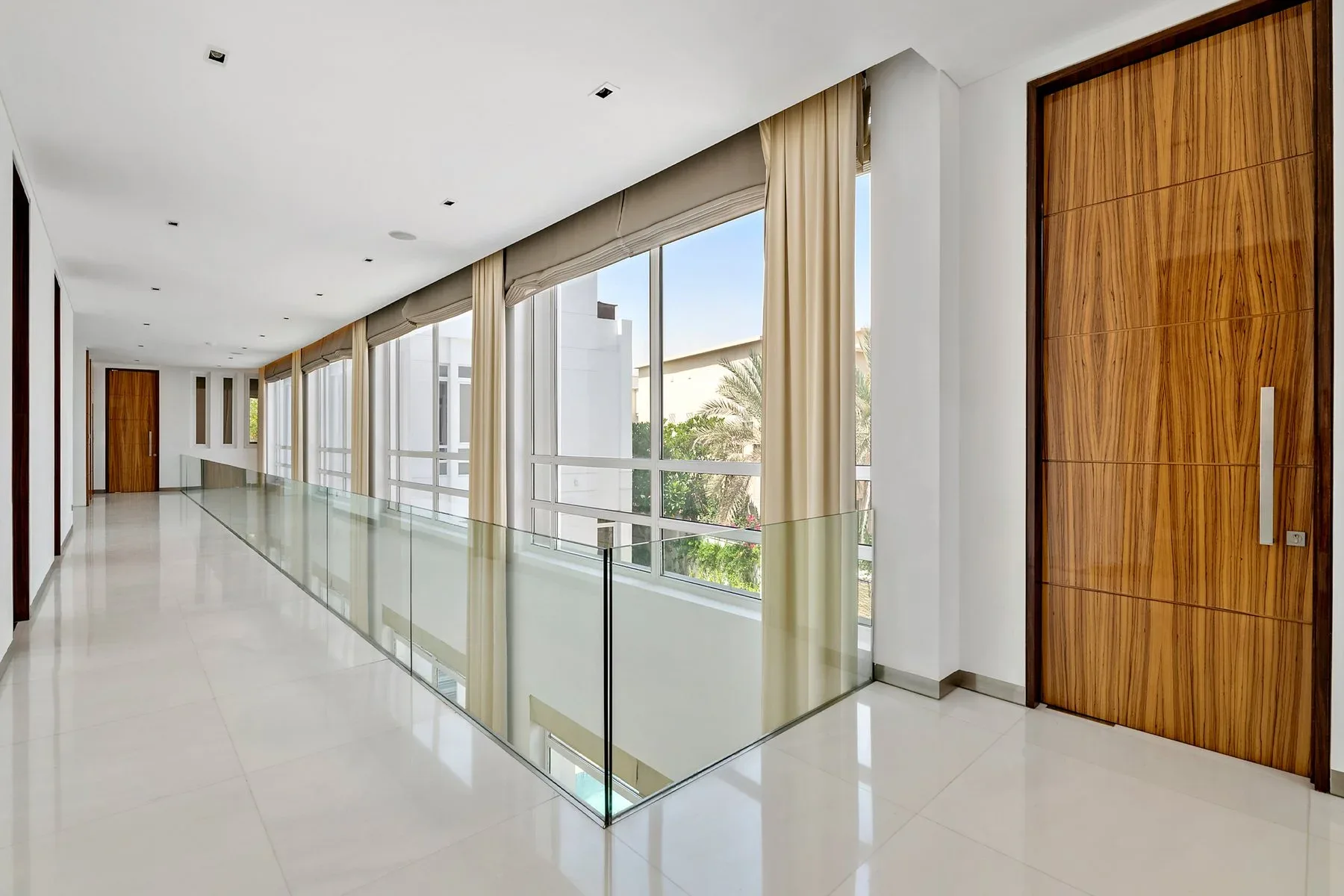 Exceptional Design Opportunity in Emirates Hills — photograph 2