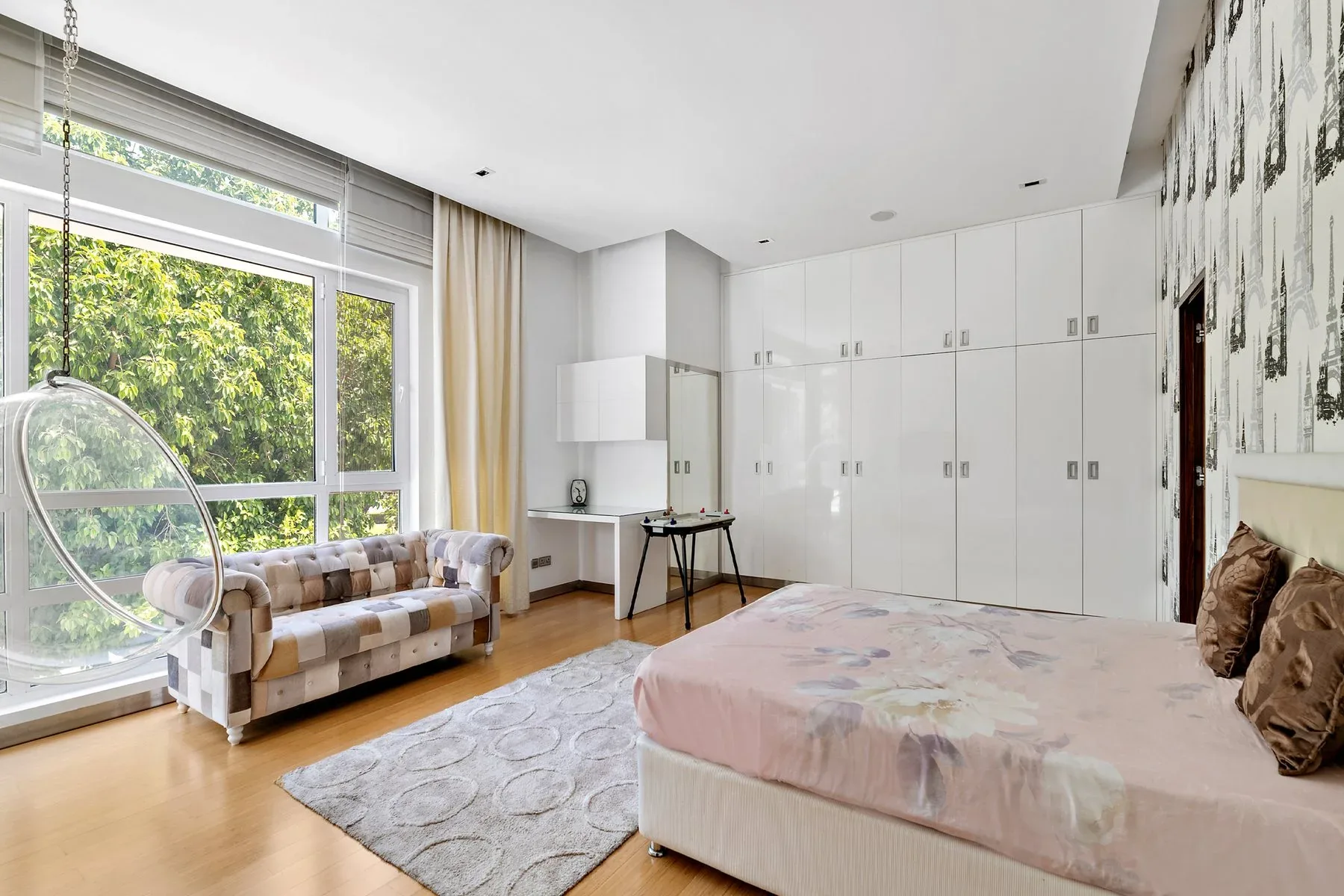 Exceptional Design Opportunity in Emirates Hills — photograph 4