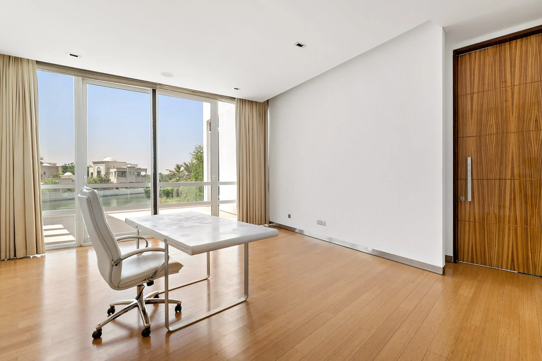 Exceptional Design Opportunity in Emirates Hills — photograph 8