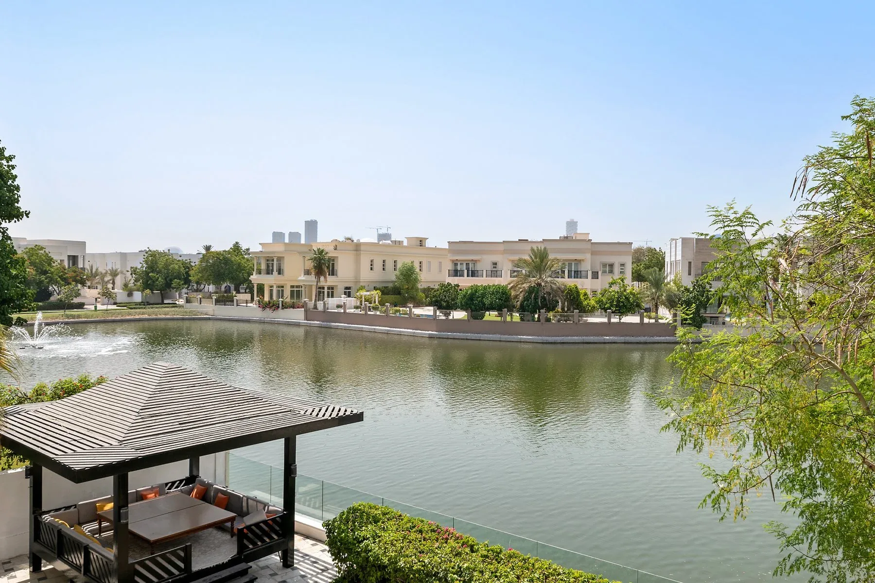 Exceptional Design Opportunity in Emirates Hills — photograph 9