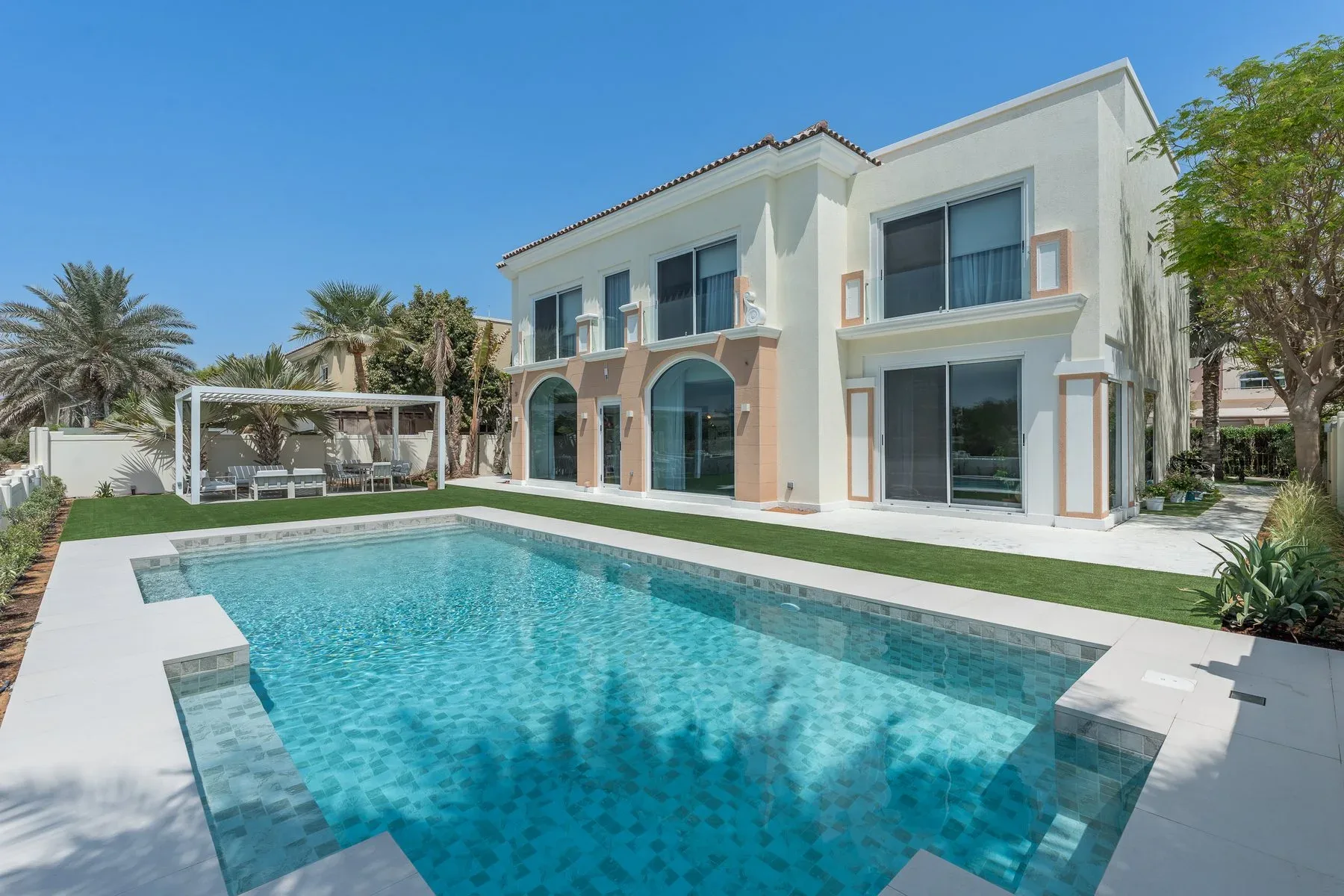 Newly Renovated Villa Overlooking Els Golf Course — photograph 1