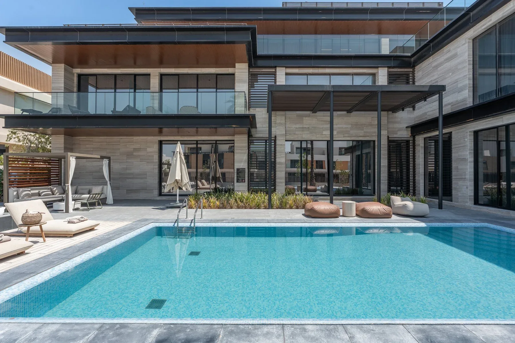 Magnificent Zen Villa in Sierra Views — photograph 2