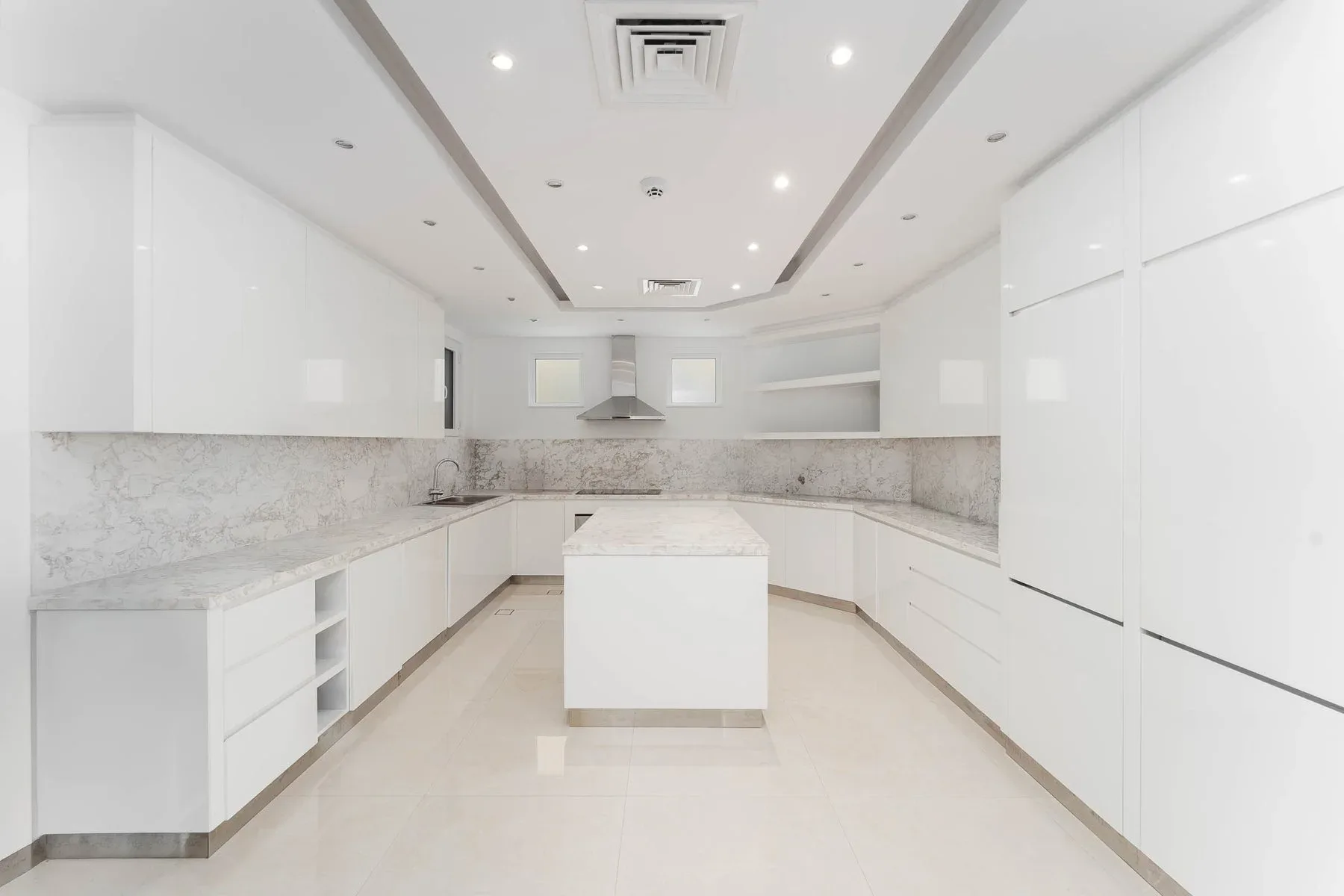Majestic Palm Jumeirah Villa on a Coveted Frond — photograph 6