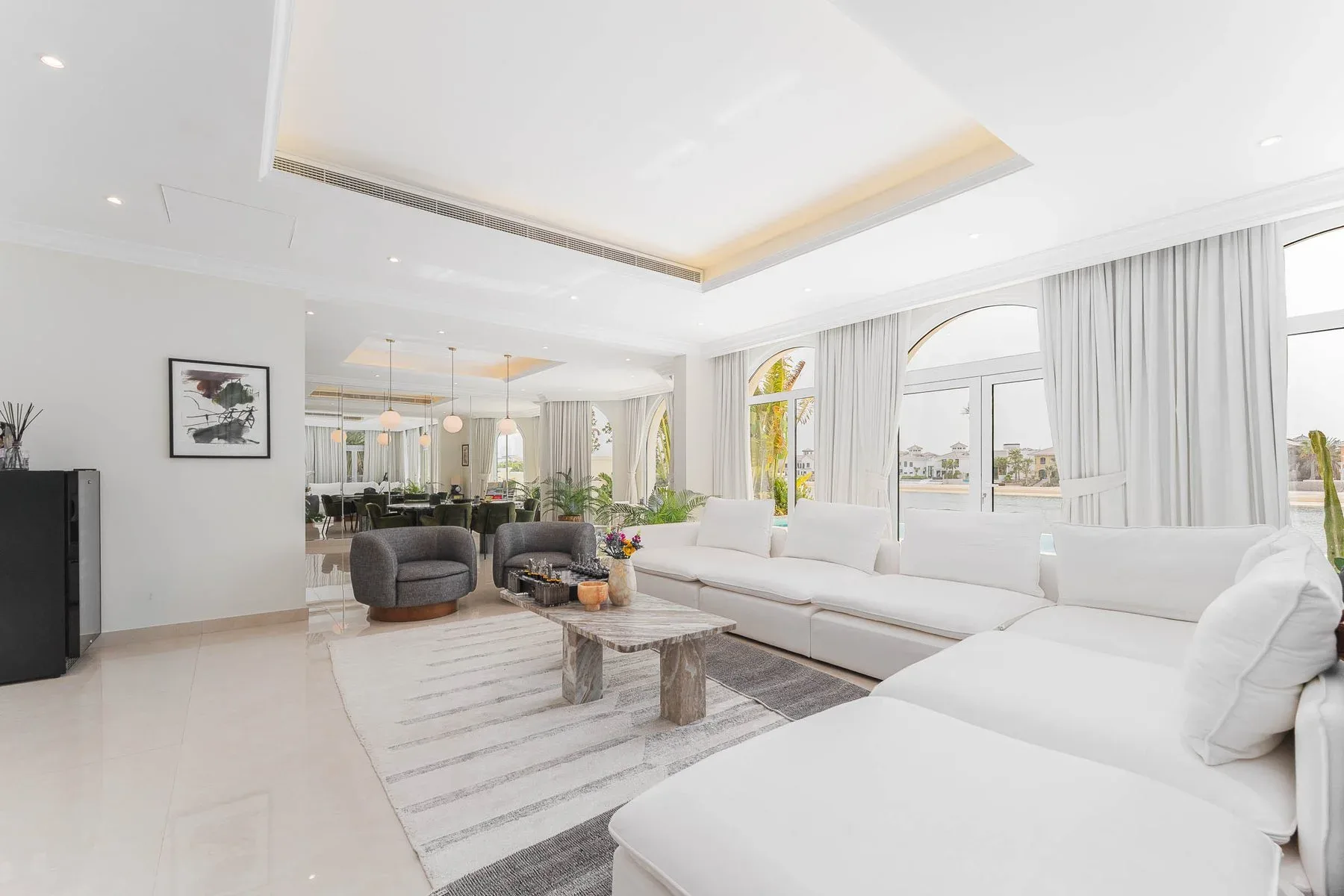 Majestic Palm Jumeirah Villa on a Coveted Frond — photograph 5