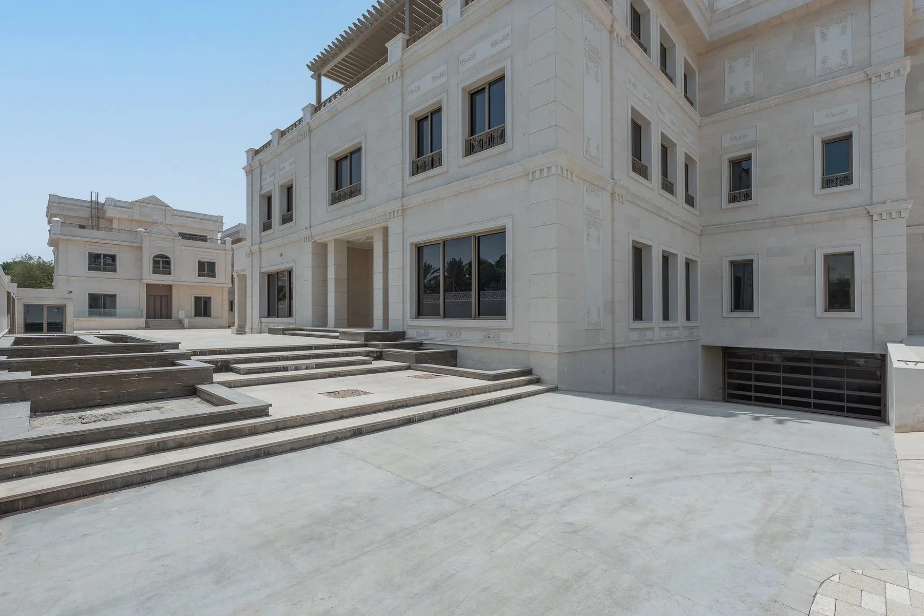 Rare Private Palace Estate in Rabdan — photograph 2