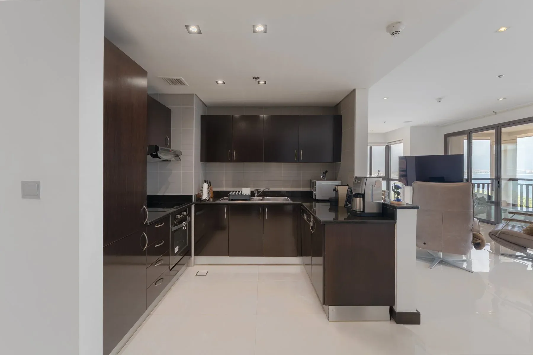 Outstanding High-Floor Corner Apartment with Sea View — photograph 5