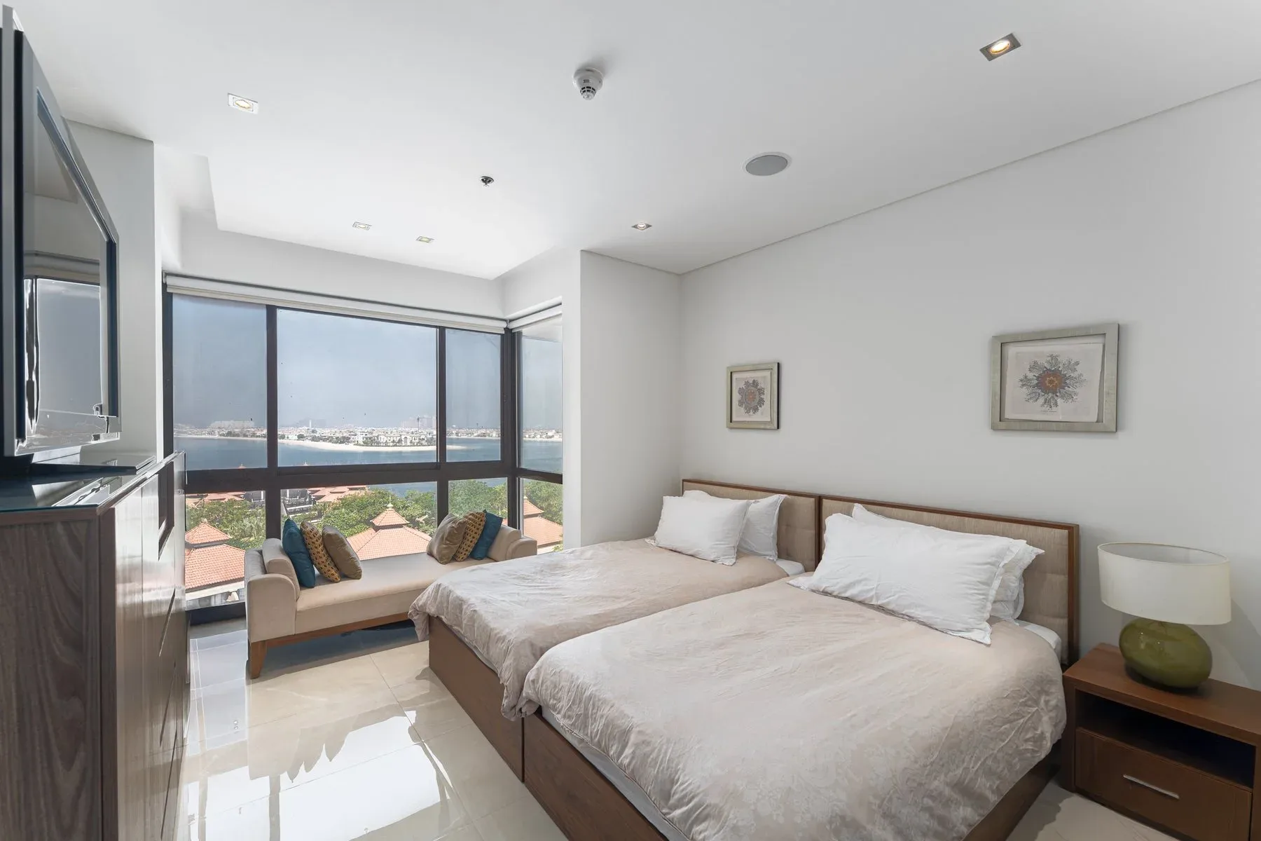 Outstanding High-Floor Corner Apartment with Sea View — photograph 8