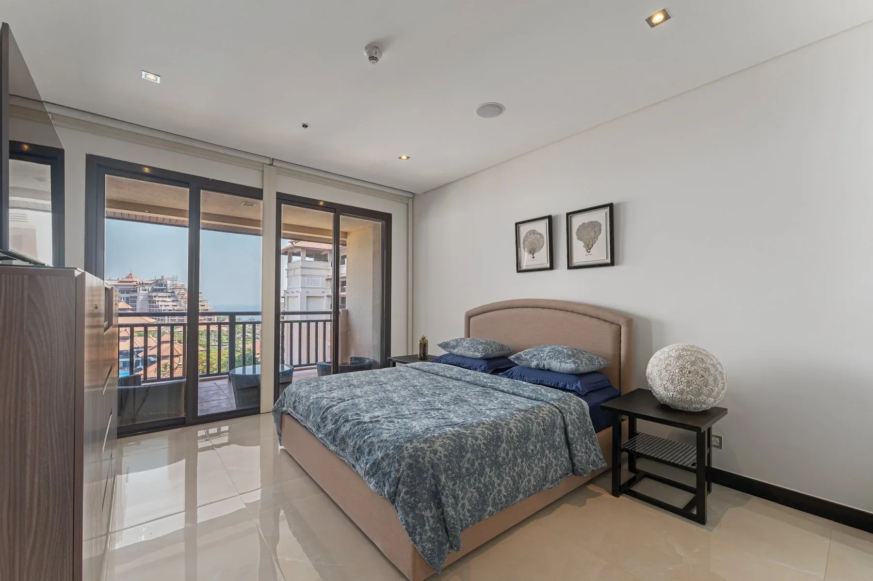 Outstanding High-Floor Corner Apartment with Sea View — photograph 10