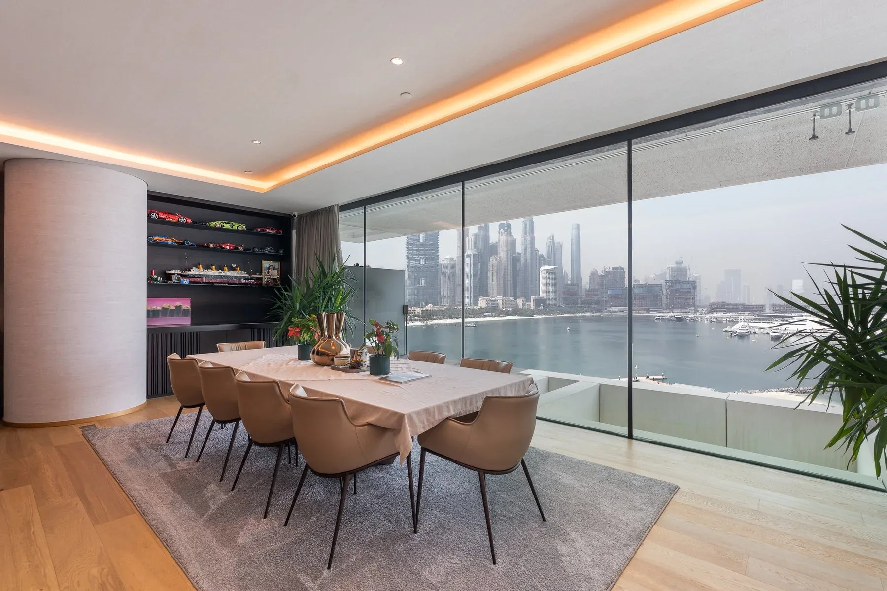 Voluminous Seafacing Apartment on Palm Jumeirah — photograph 2