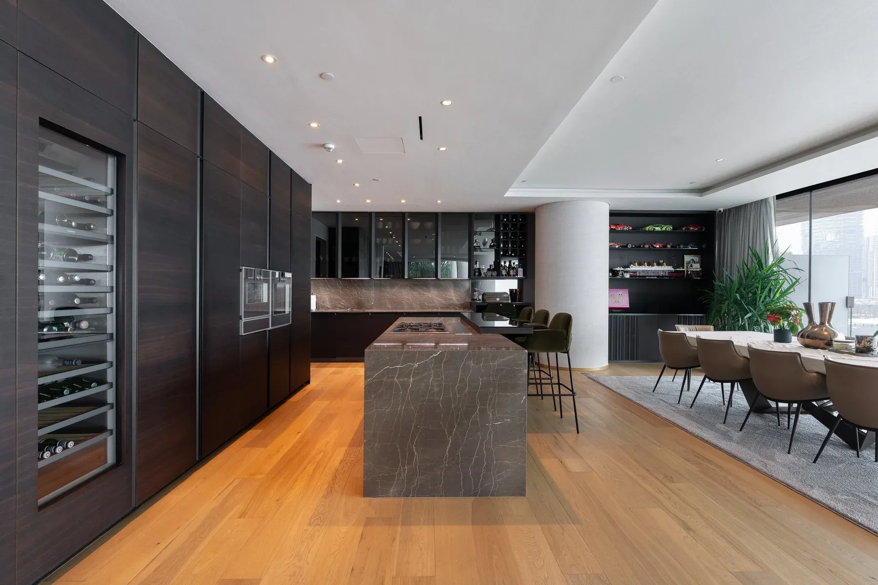 Voluminous Seafacing Apartment on Palm Jumeirah — photograph 6