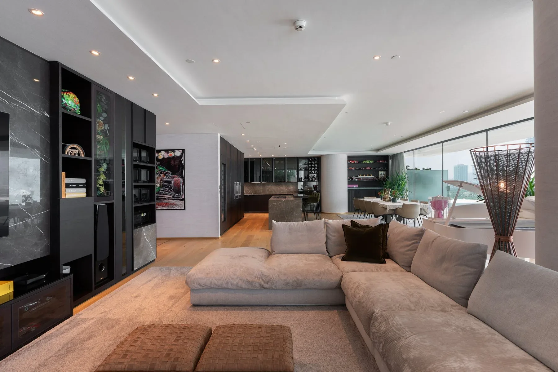 Voluminous Seafacing Apartment on Palm Jumeirah — photograph 10