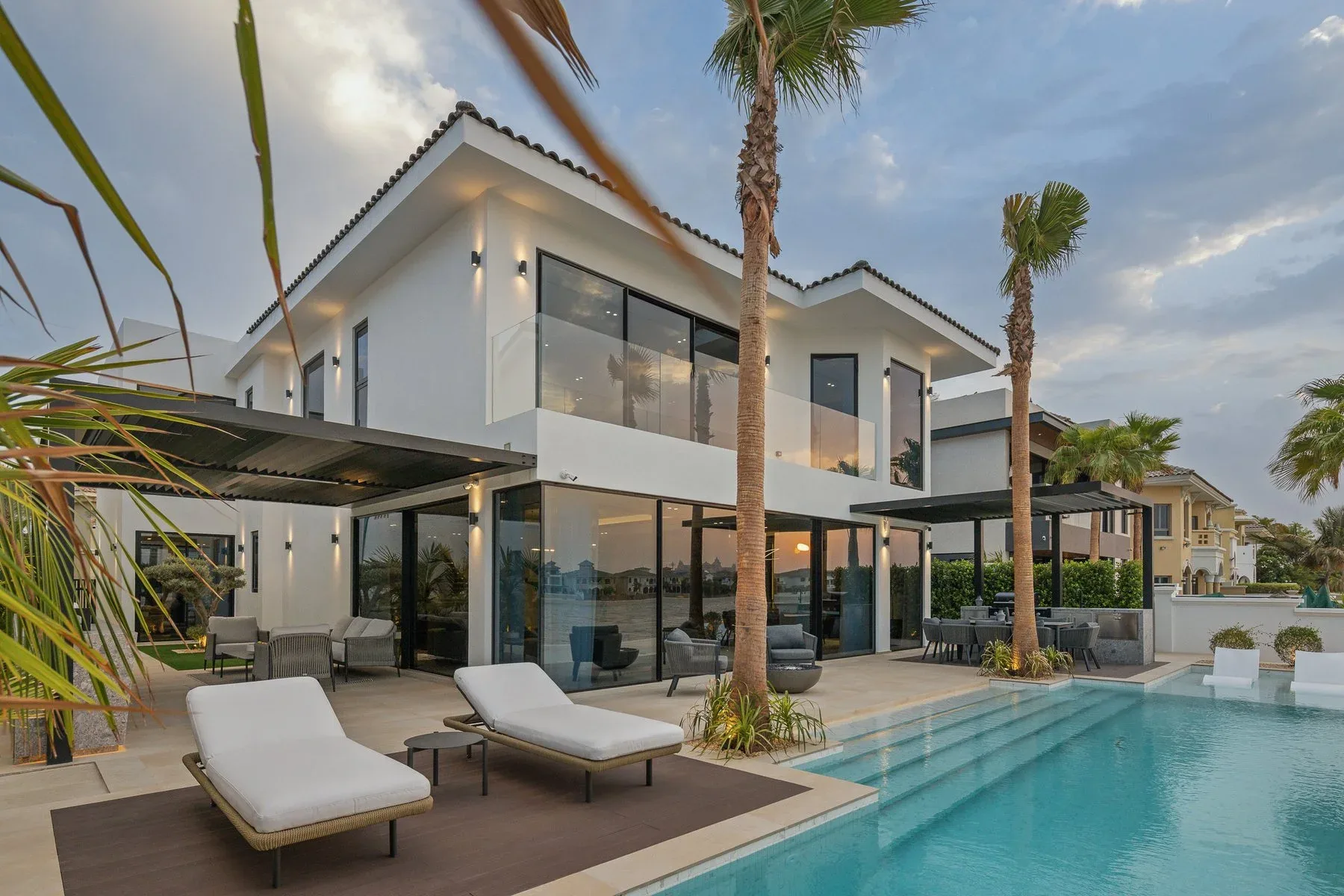 Stunning Contemporary Villa on Palm Jumeirah — photograph 1