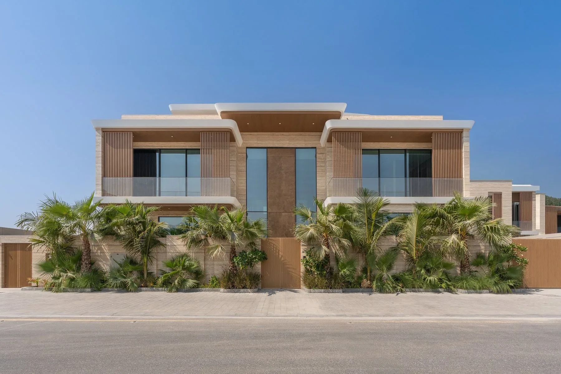 Brand New Villa with Expansive Interiors — photograph 1