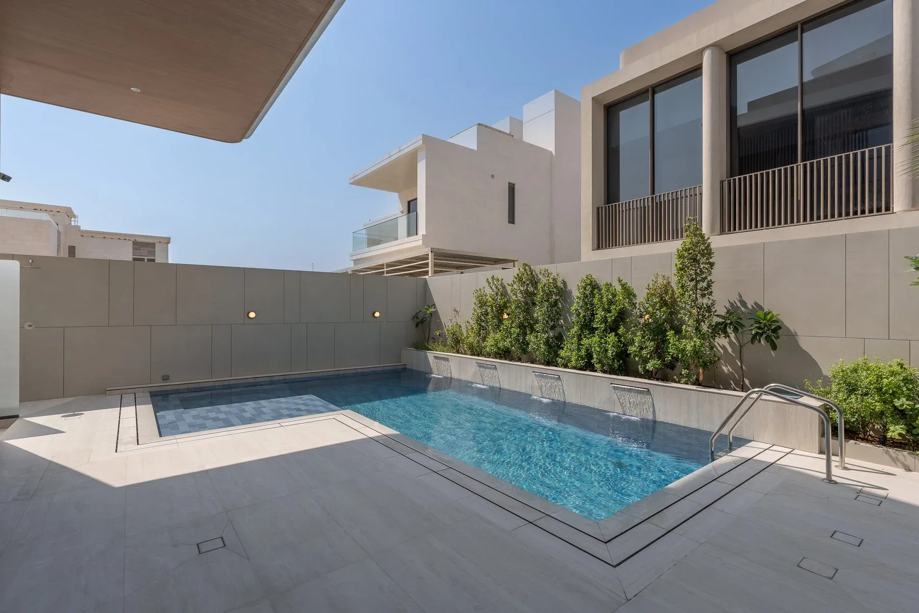 Brand New Villa with Expansive Interiors — photograph 3
