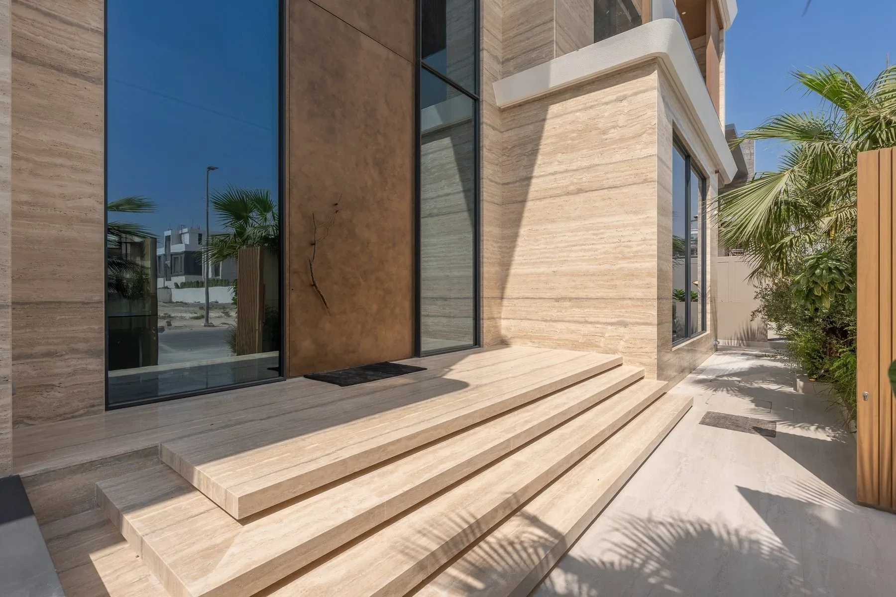 Brand New Villa with Expansive Interiors — photograph 6