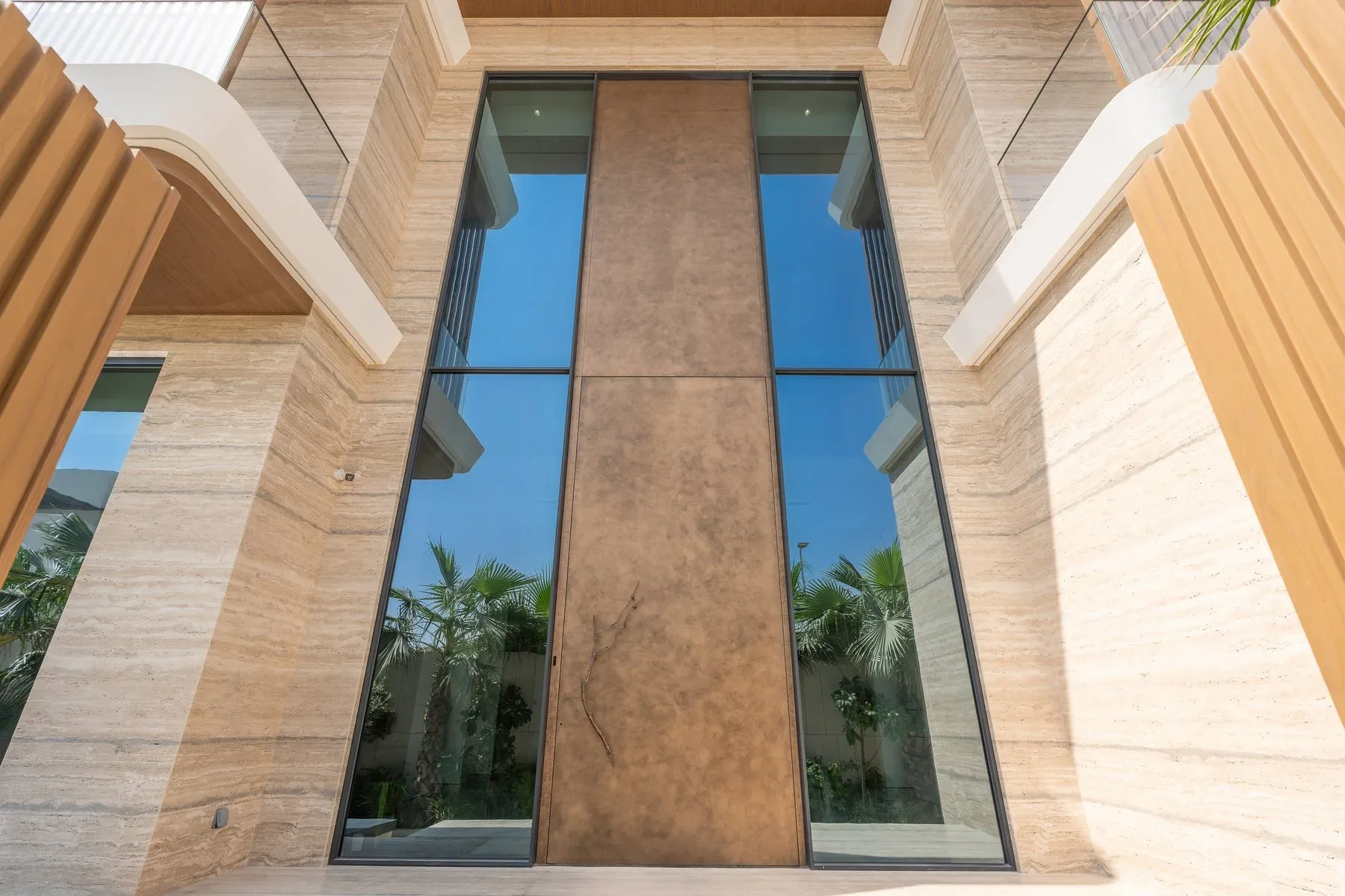 Brand New Villa with Expansive Interiors — photograph 5