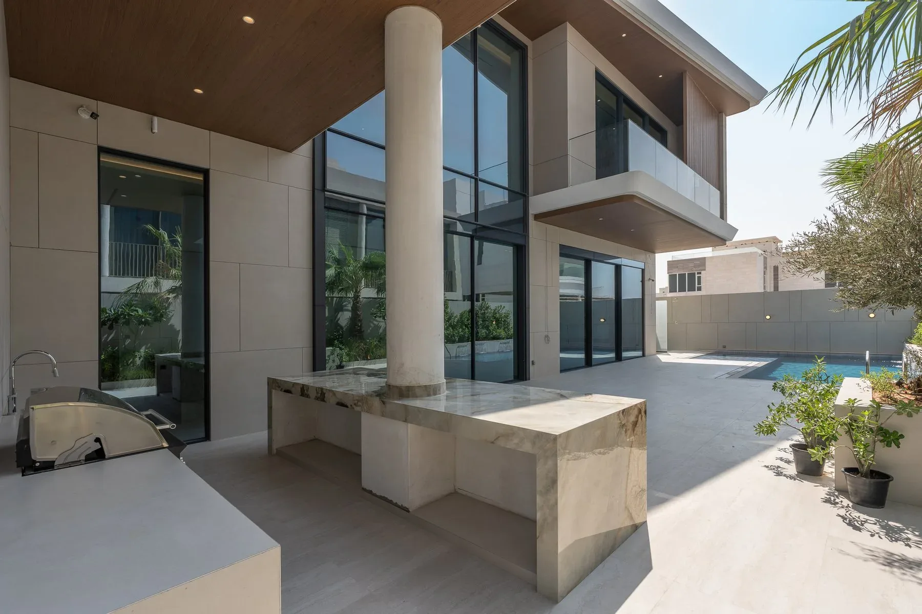 Brand New Villa with Expansive Interiors — photograph 9