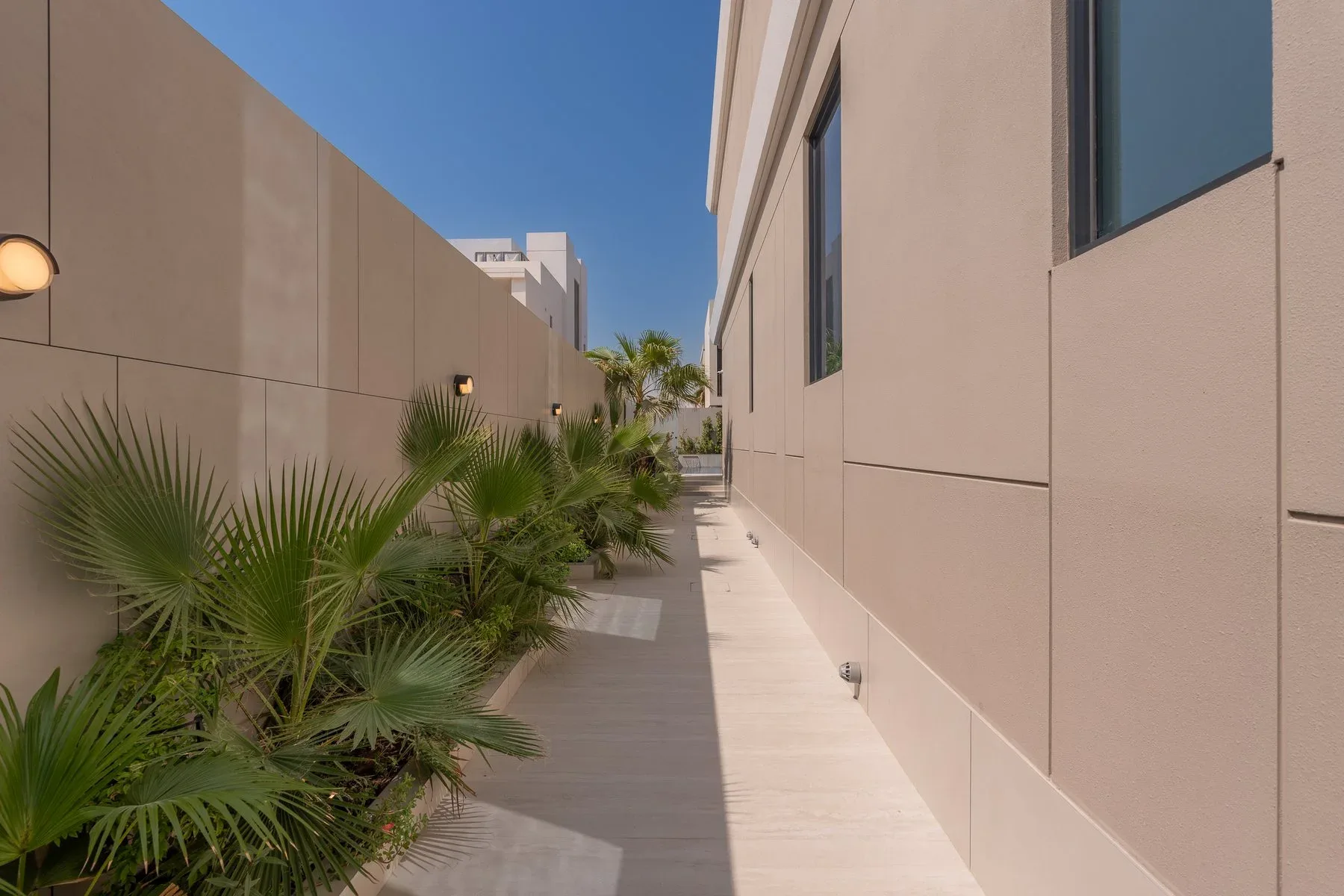 Brand New Villa with Expansive Interiors — photograph 7