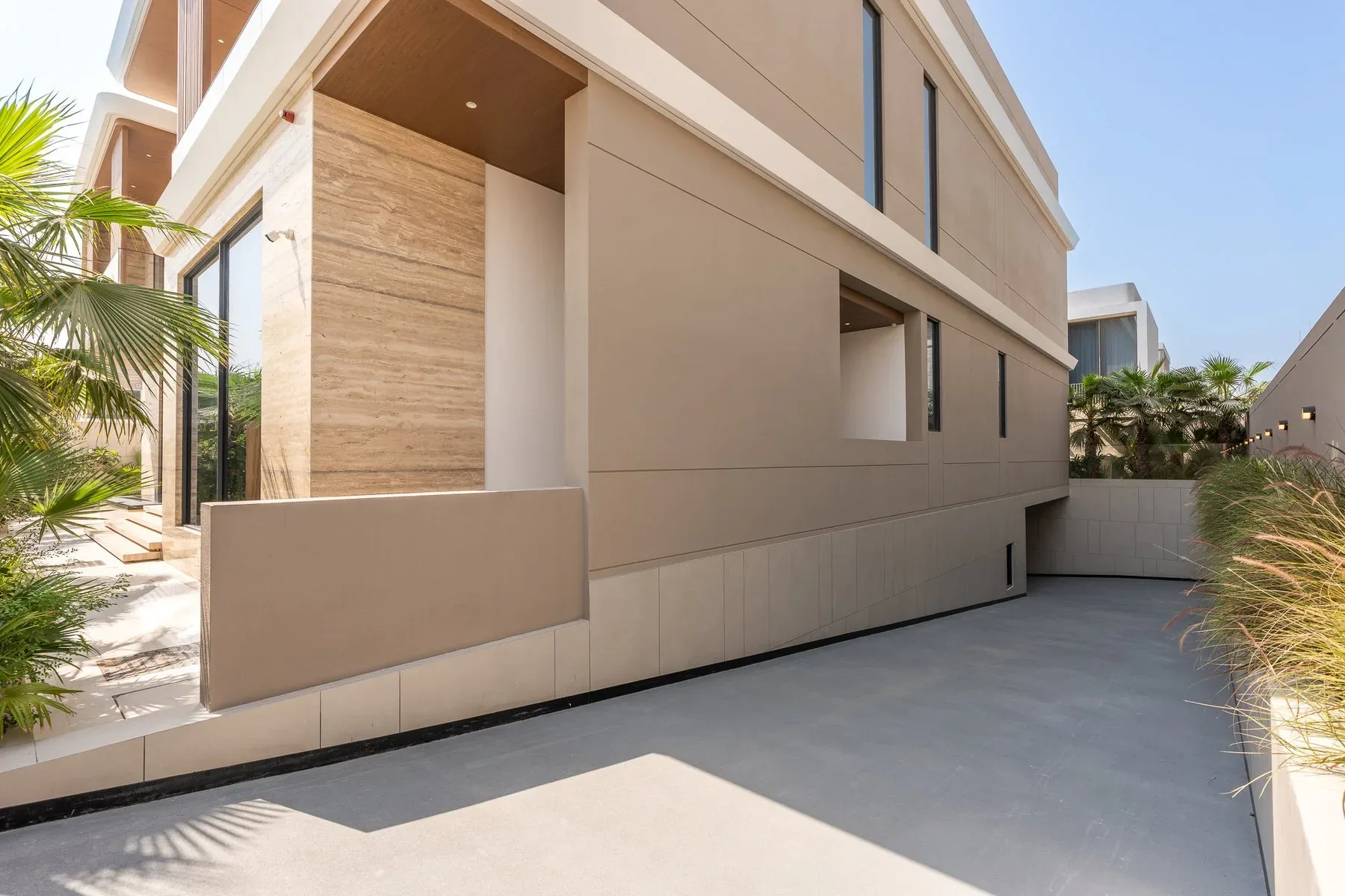 Brand New Villa with Expansive Interiors — photograph 8