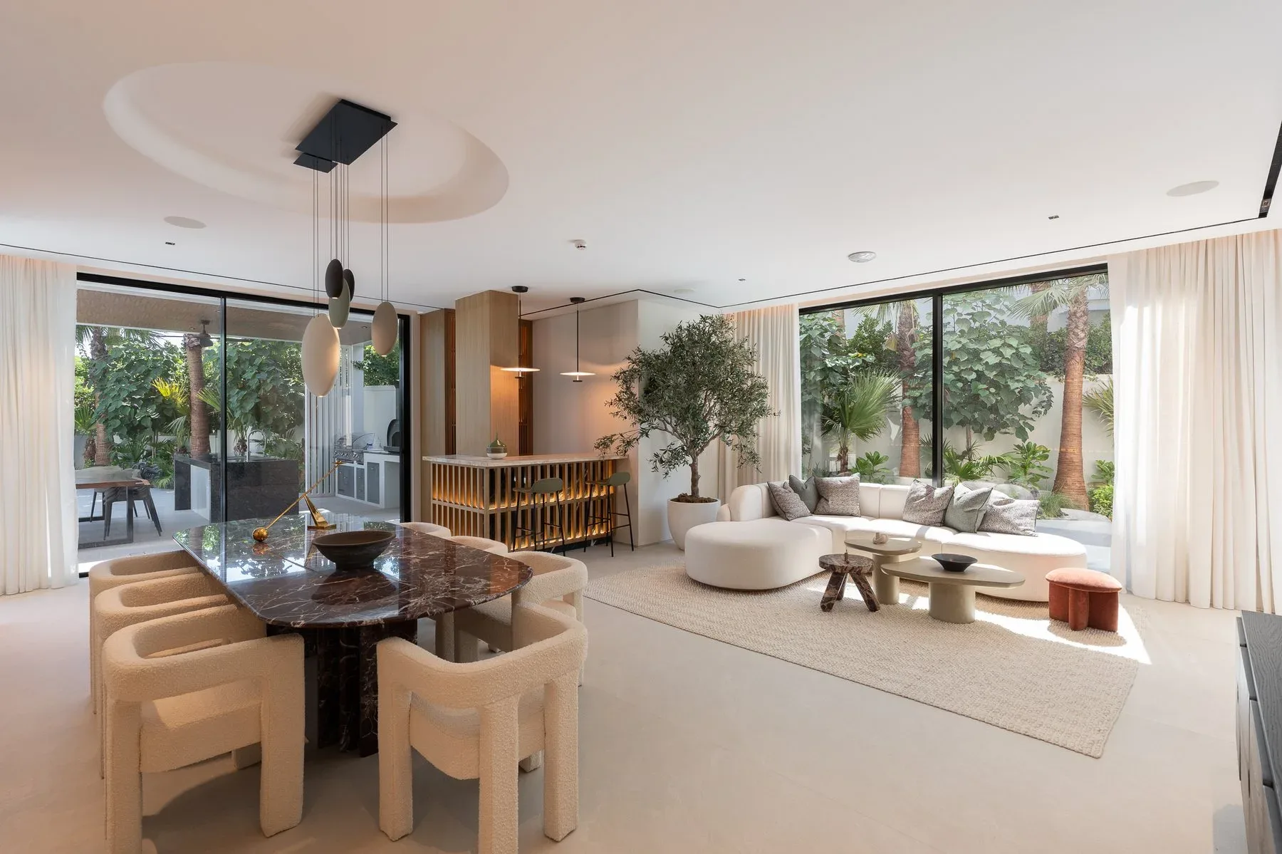 Refined Ready-to-Move Villa With Lake Views in JGE — photograph 3