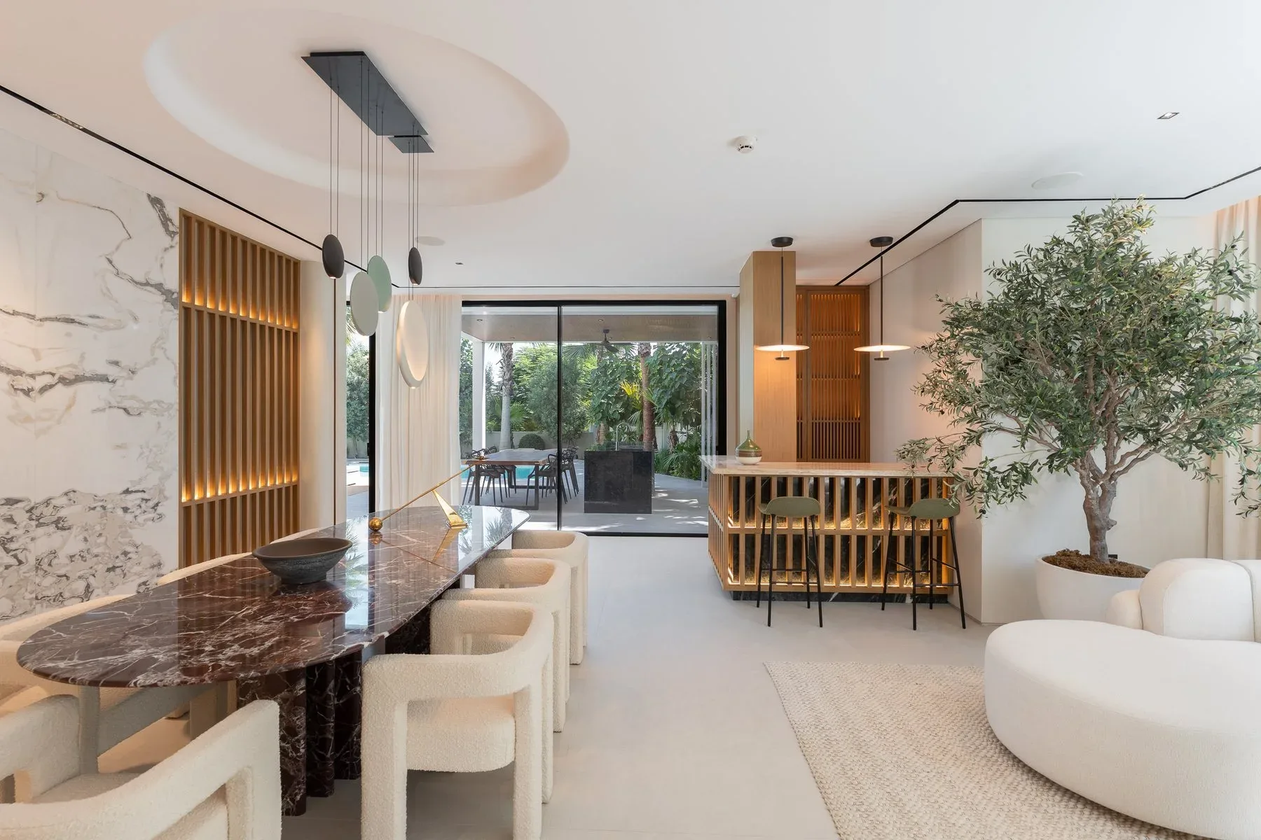 Refined Ready-to-Move Villa With Lake Views in JGE — photograph 6